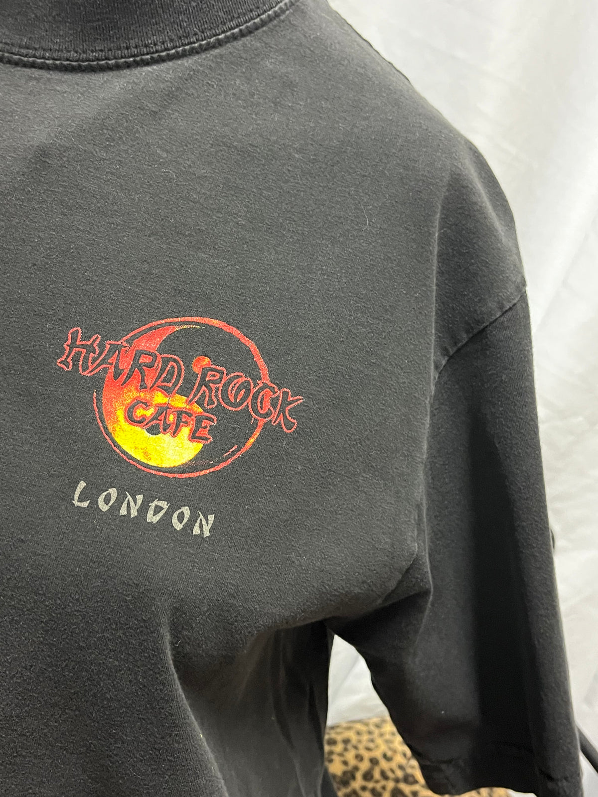 M - Hard Rock London Cropped Graphic Tee
