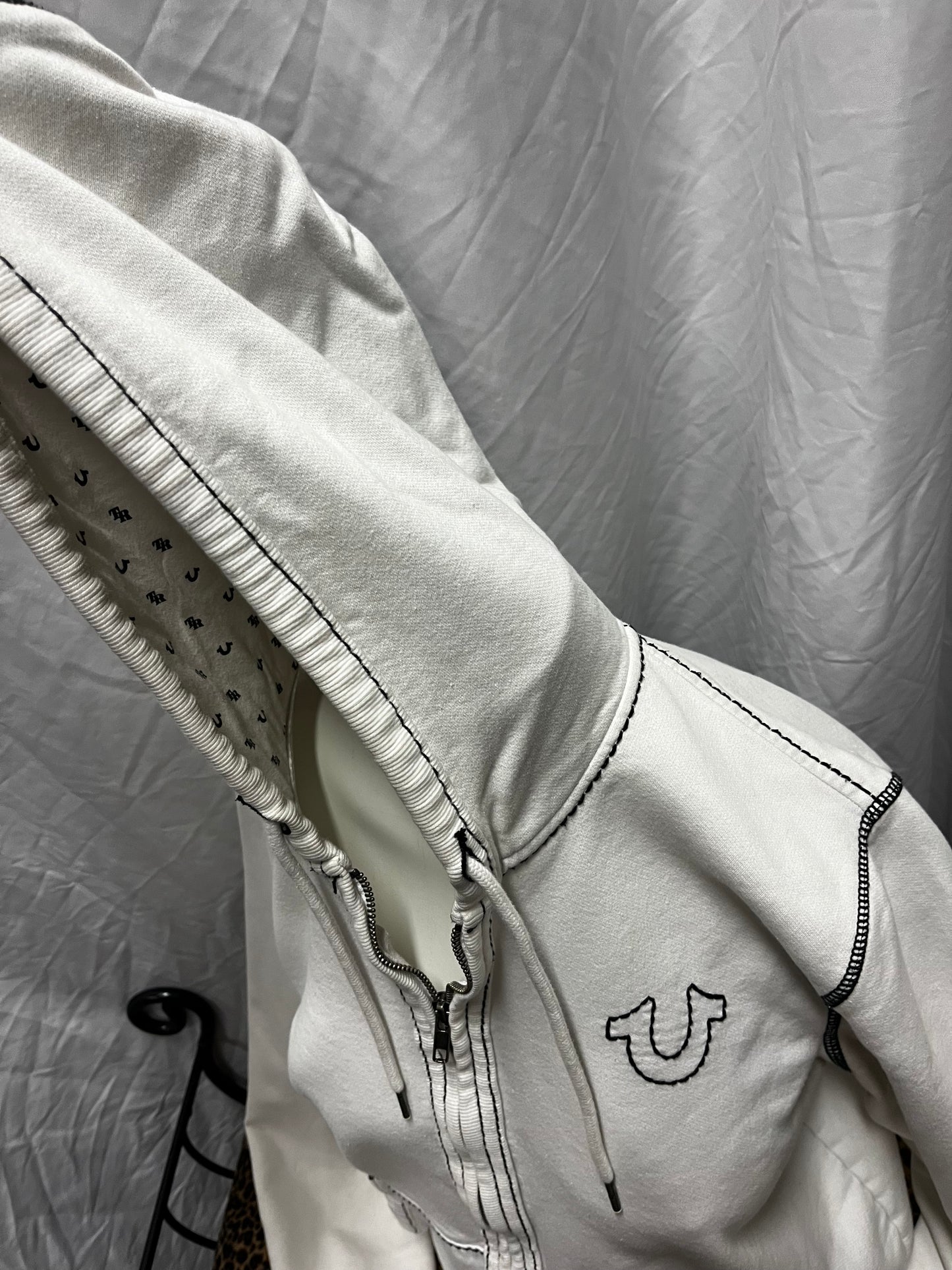 M/L - True Religion Contrast Stitch 2000s Hoodie