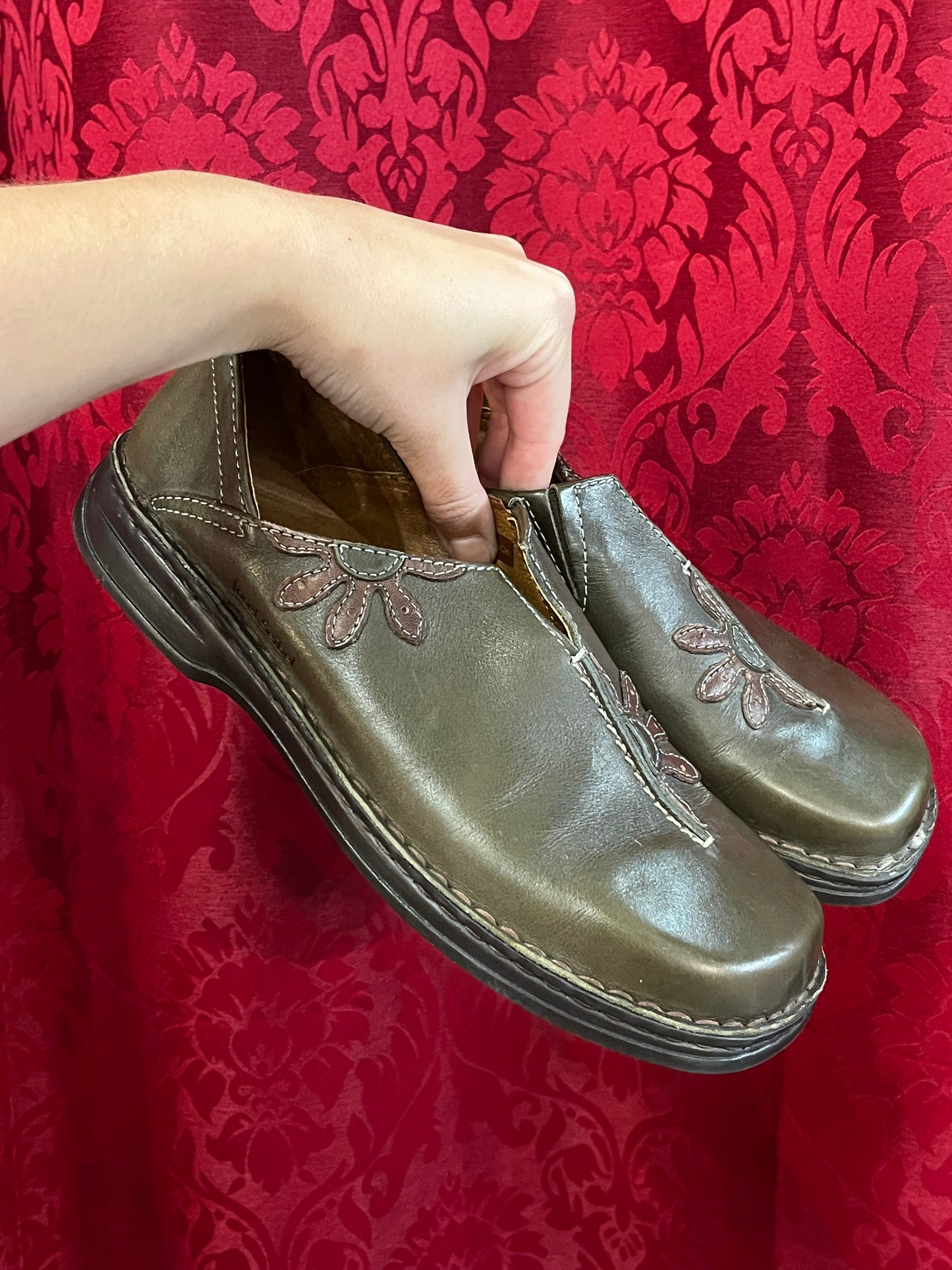 SZ 10 - Josef Seibel Flower Leather Shoes