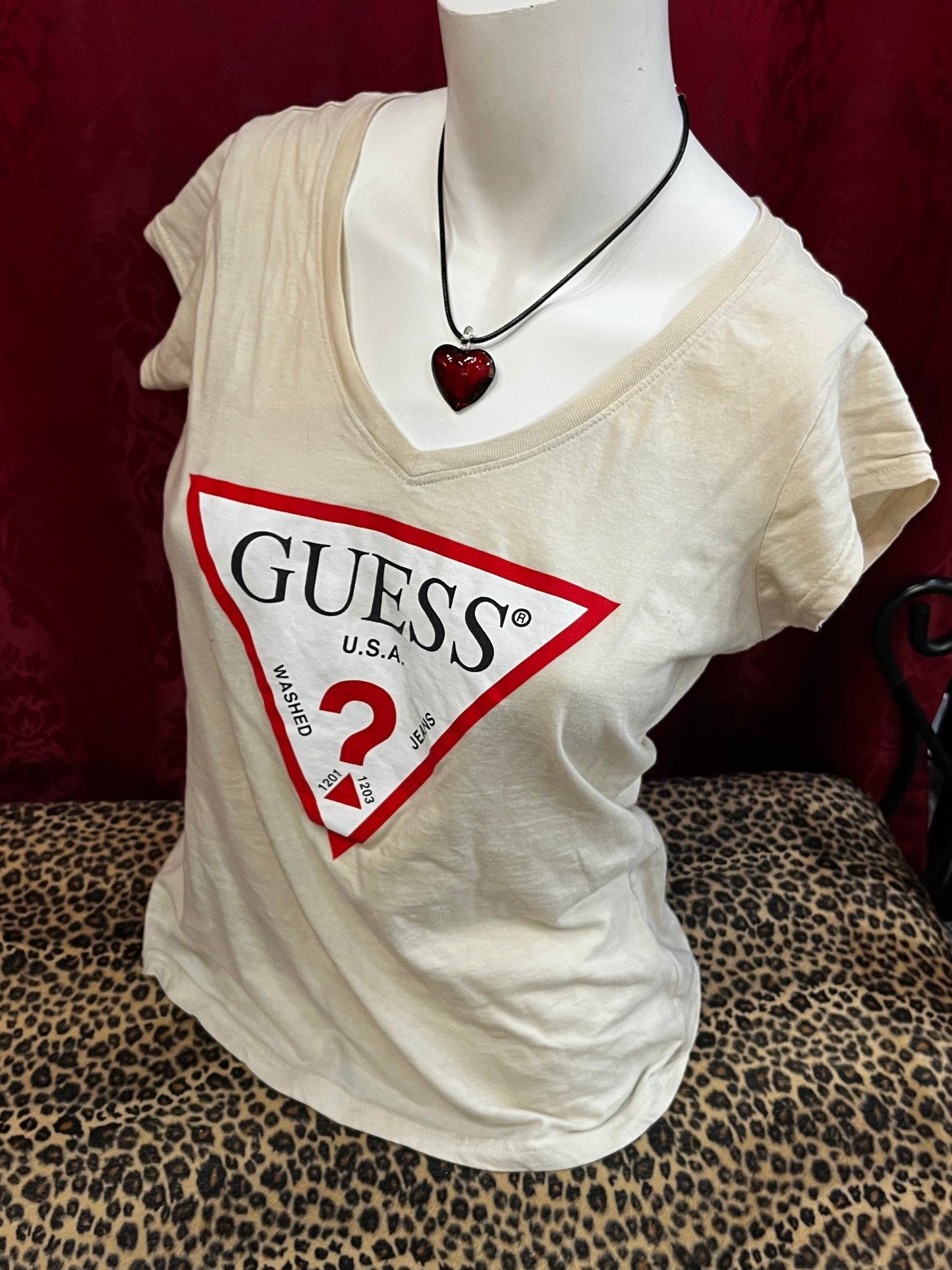 M - Guess Fitted Logo V-Neck Tee