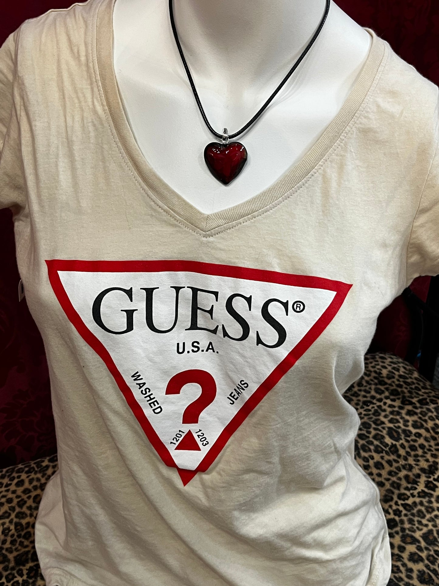 M - Guess Fitted Logo V-Neck Tee