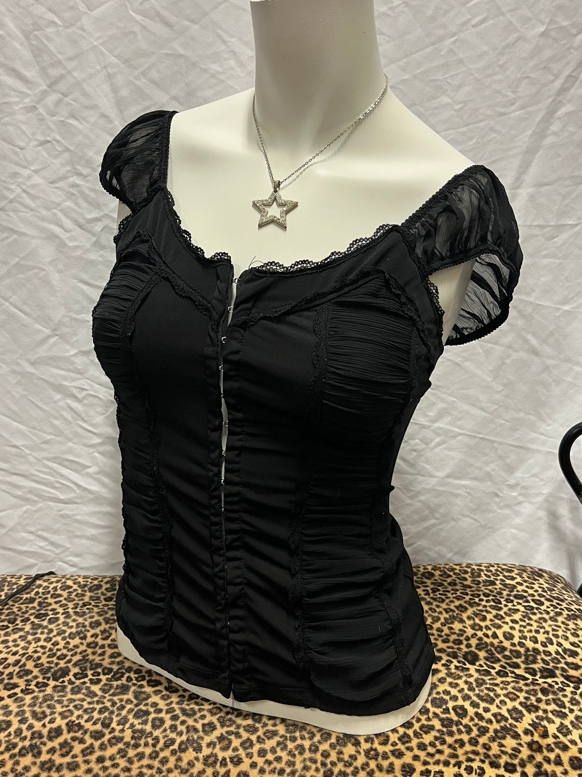 XS/S - Charlotte Russe Y2K Lace Detail Clasp Blouse