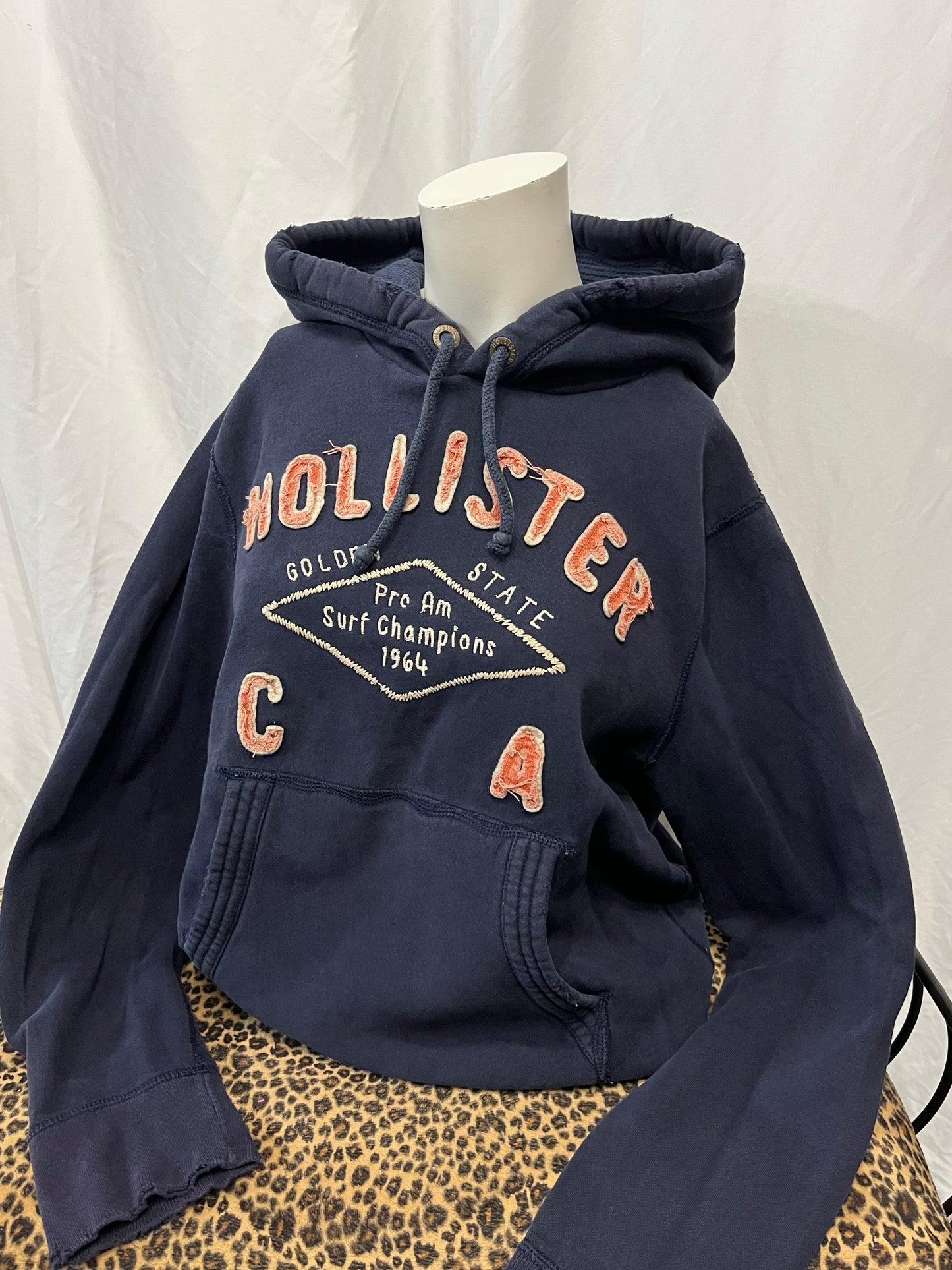 L - Hollister 2000s Applique Heavy Hoodie