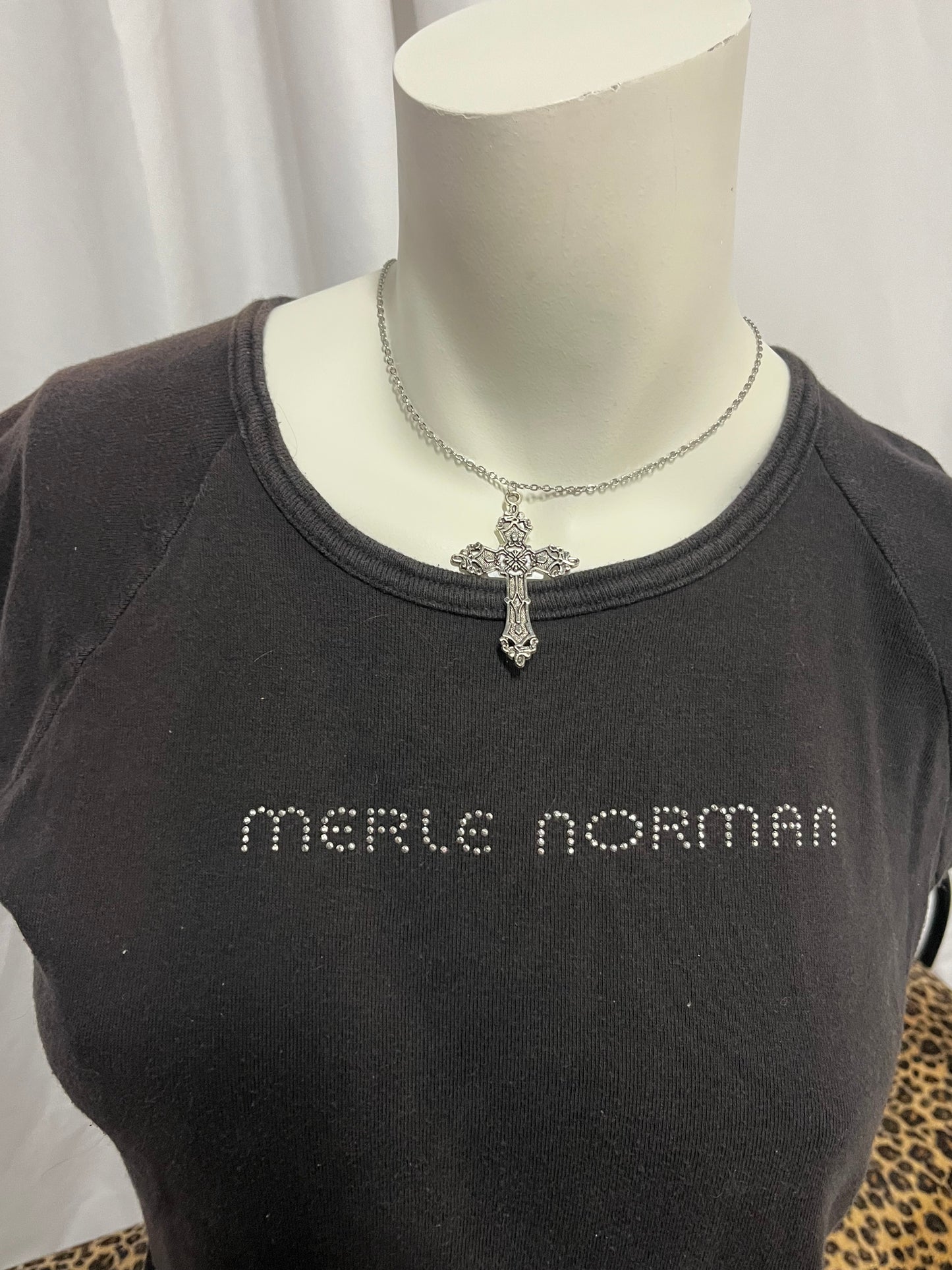 M - Merle Norman 90s Sun Bleached Baby Tee