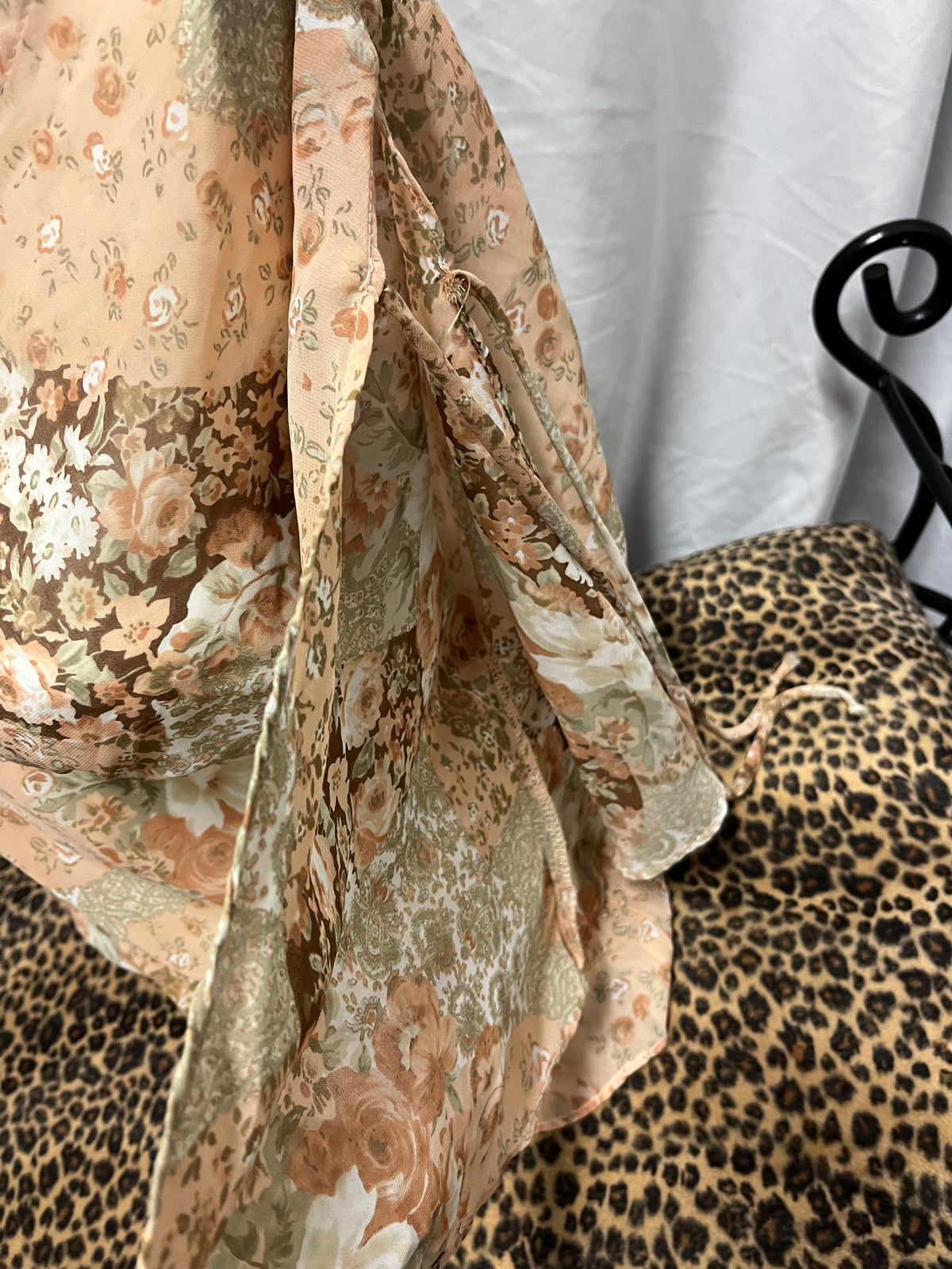 L - Rave Y2K Peach Floral Sheer Tie Blouse