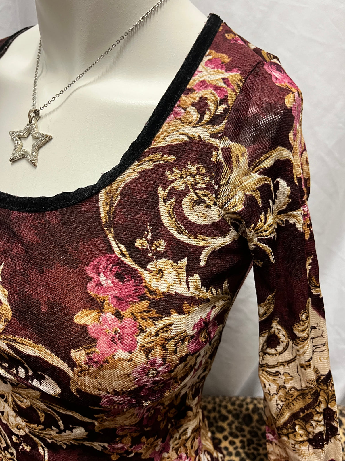 XS - Wet Seal Y2K Burgundy Floral Mesh Overlay Top