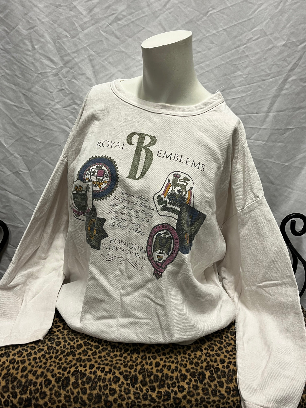 L - Bonjour 90s Royal Emblems Graphic Sweatshirt