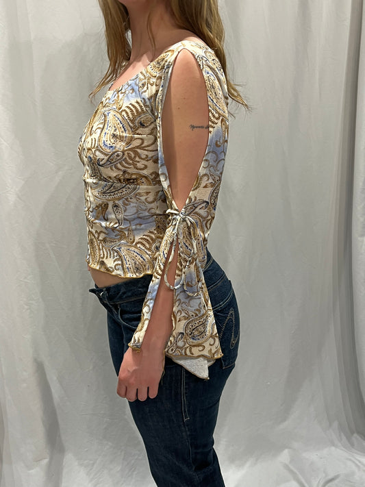 M - Double Take 90s Belle Sleeve Peasant Top