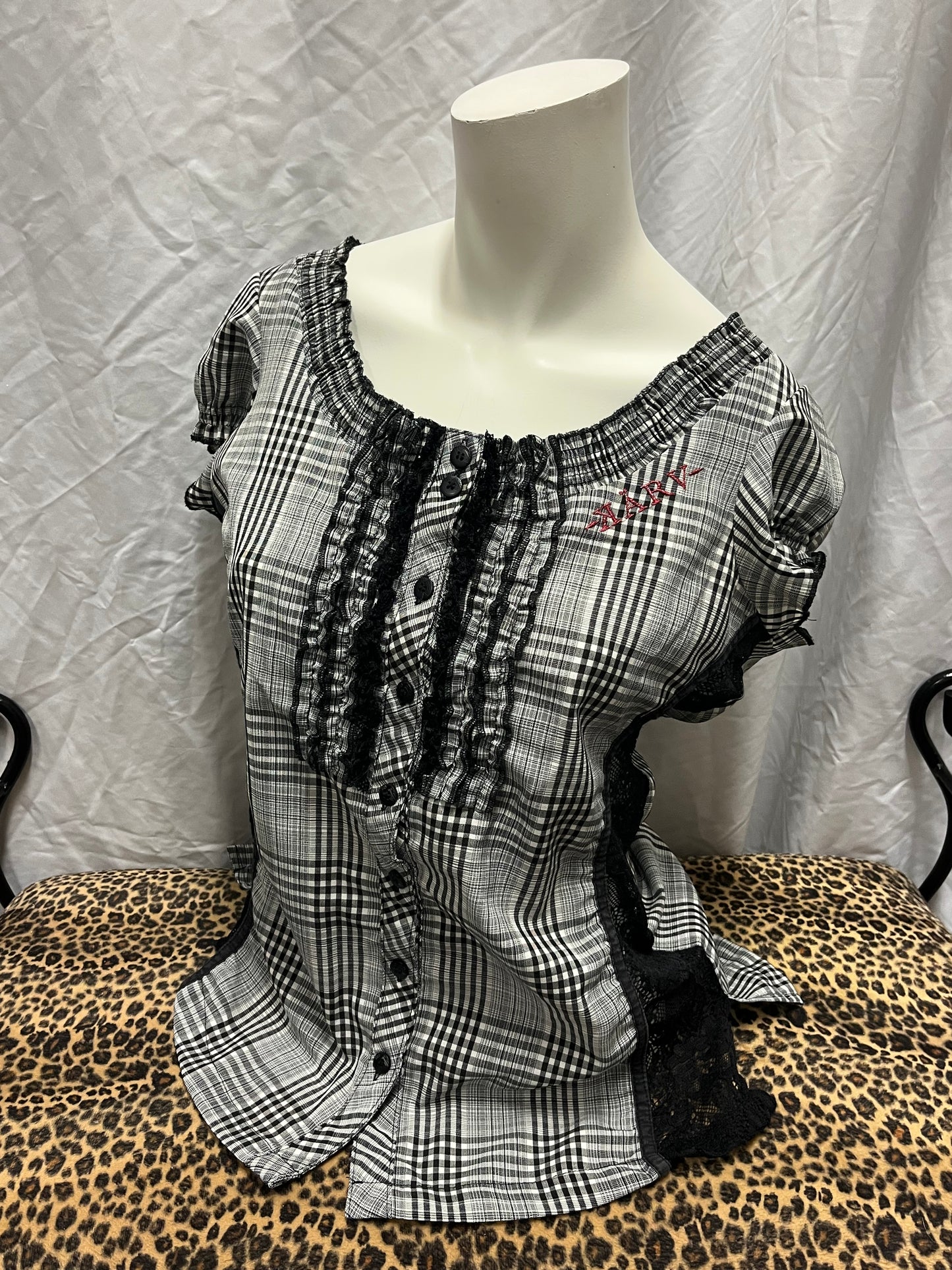 L/XL - Karv 2000s Lace Detail Button Blouse