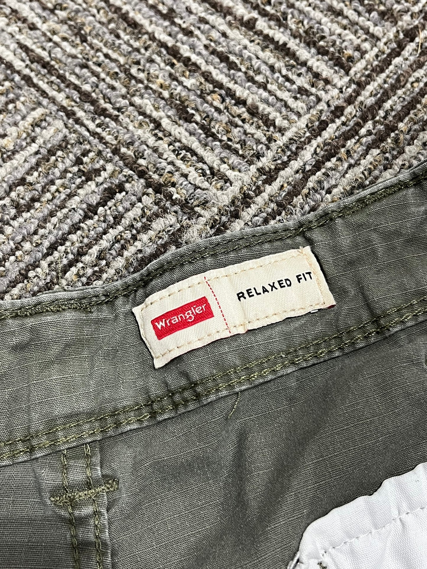 33" - Wrangler 90s Army Green Cargo Shorts