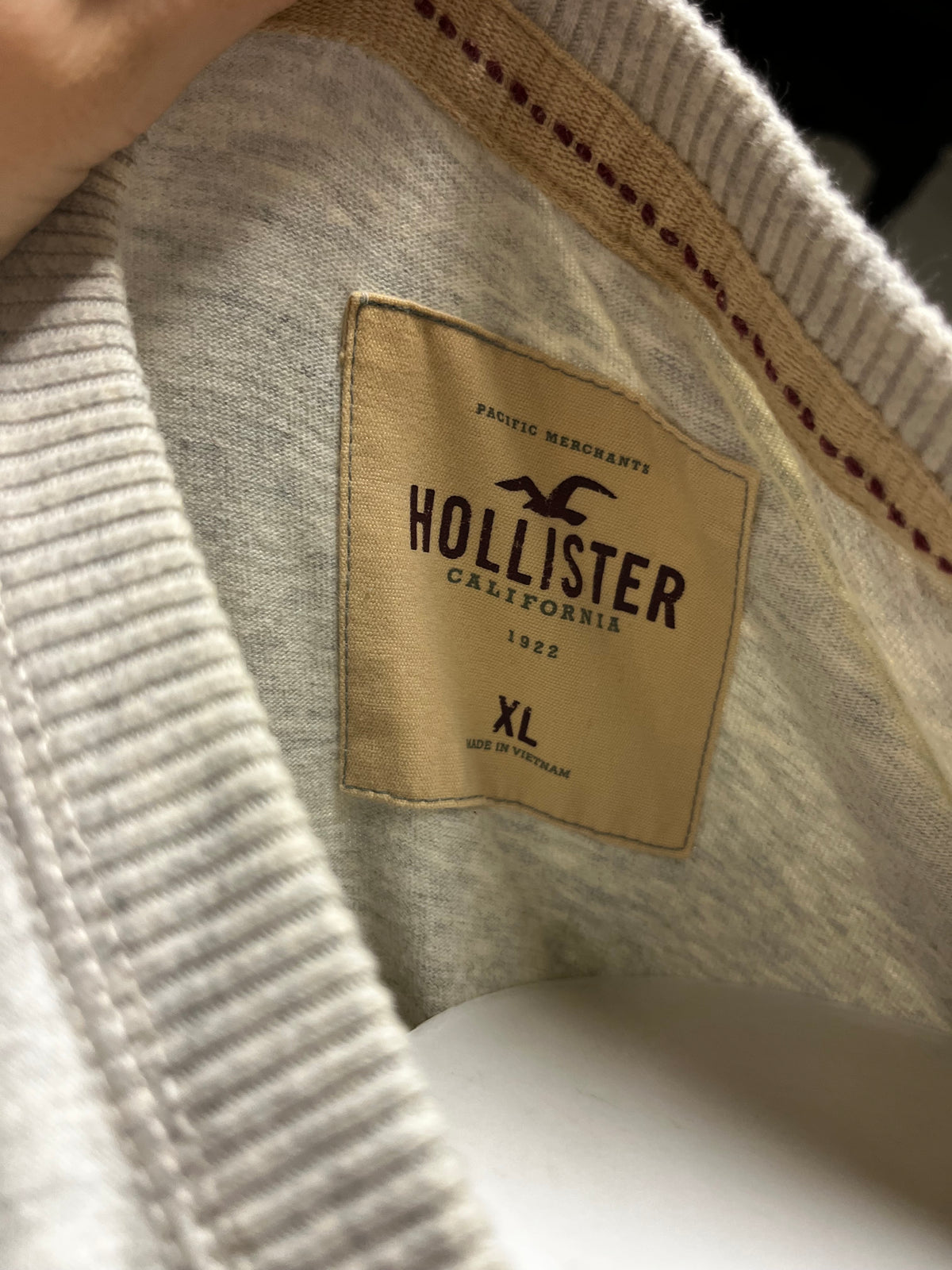 XL - Hollister Y2K Patch Logo V-Neck Sweater