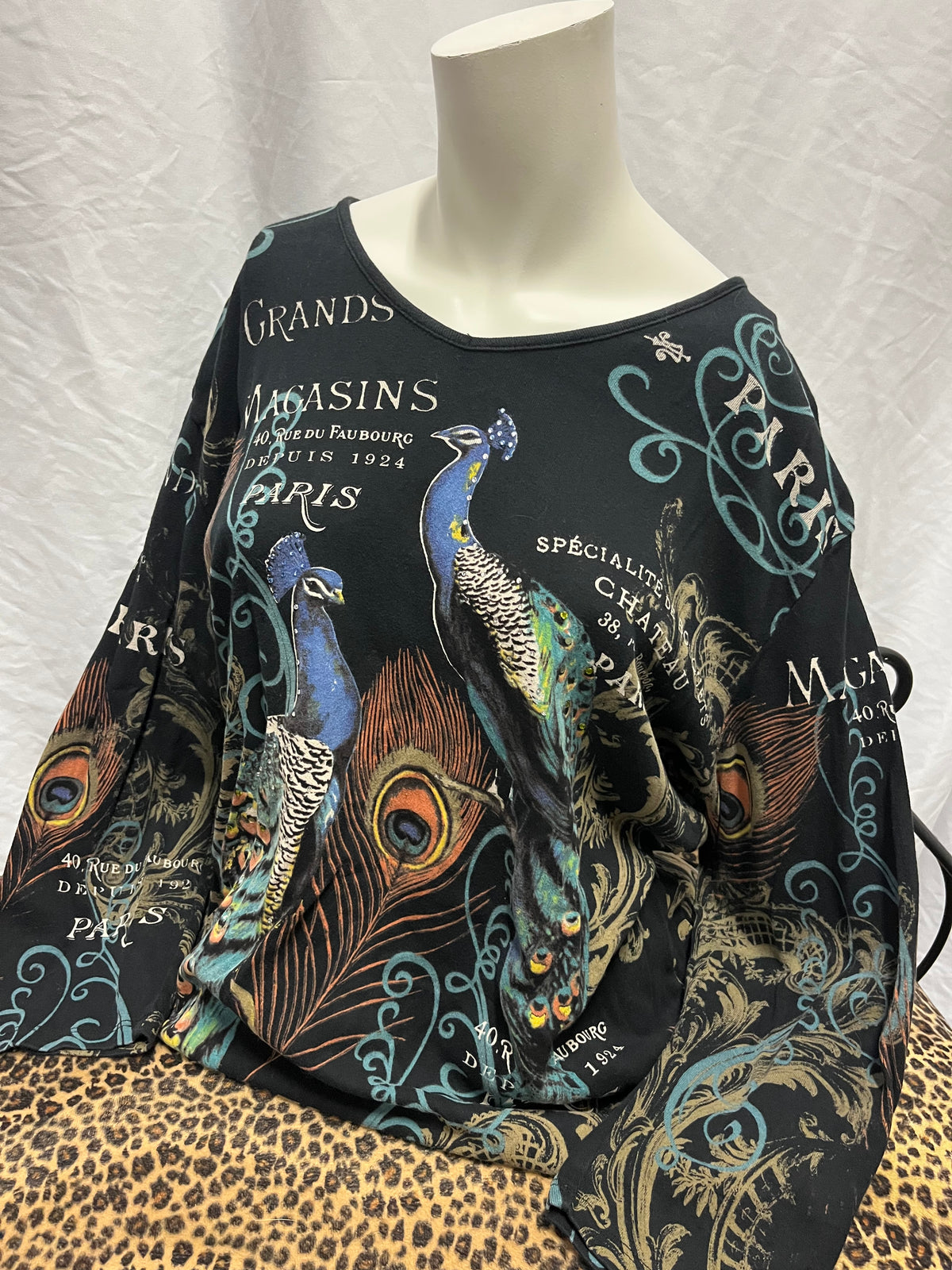 2XL - Jess & Jane 2000s Peacock Rhinestone Graphic Top