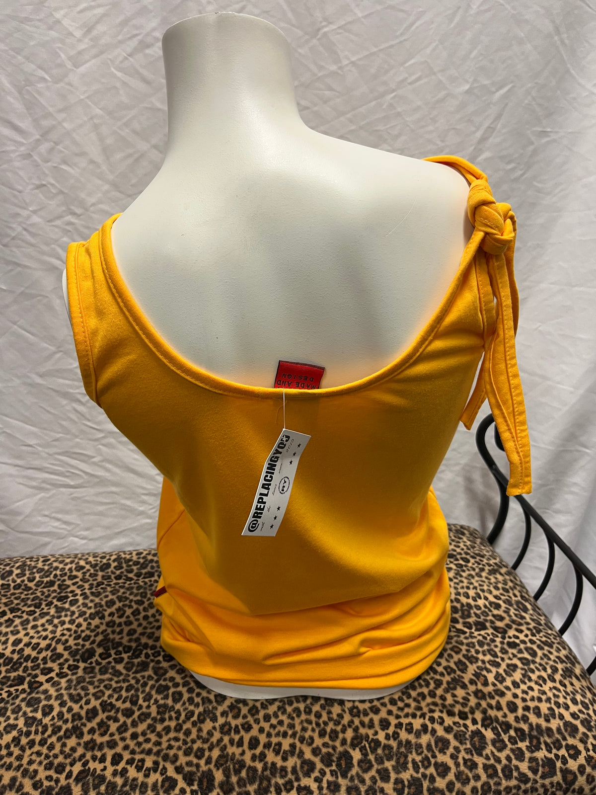 S - Pengshi Coconut Girl Asymmetrical Top