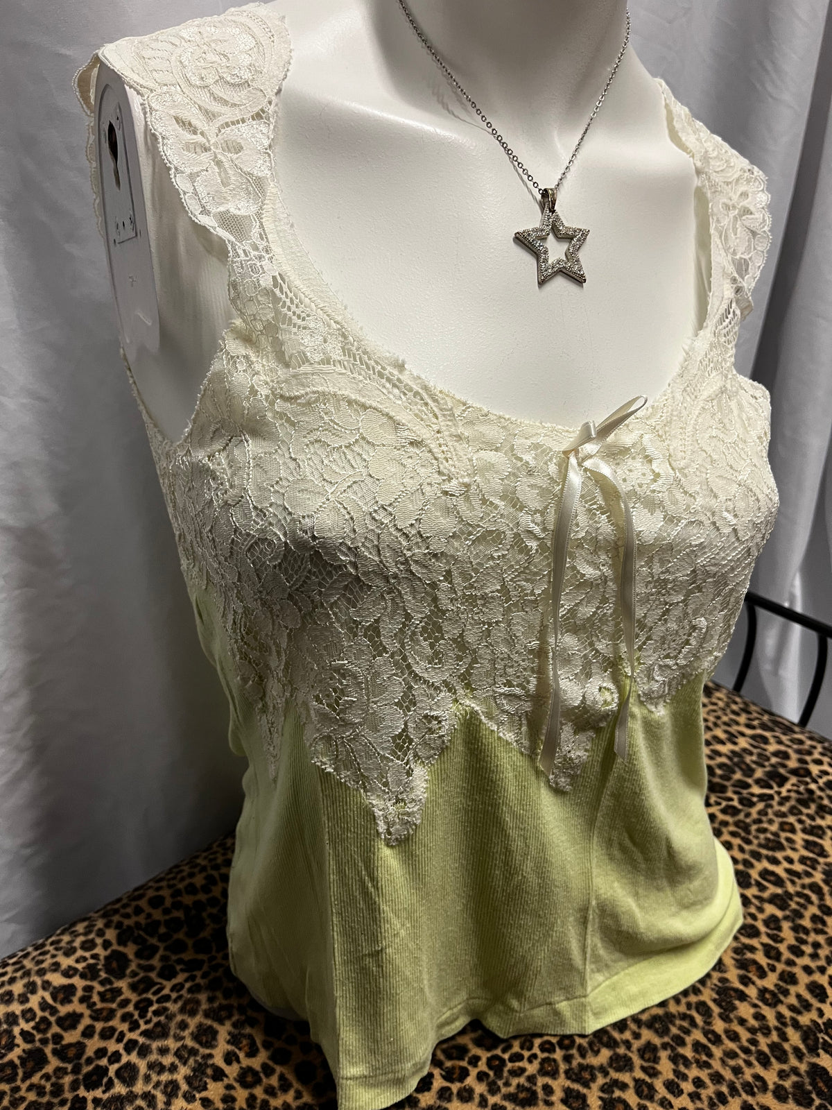 M - Banana Republic Lace + Ribbed Cami Top