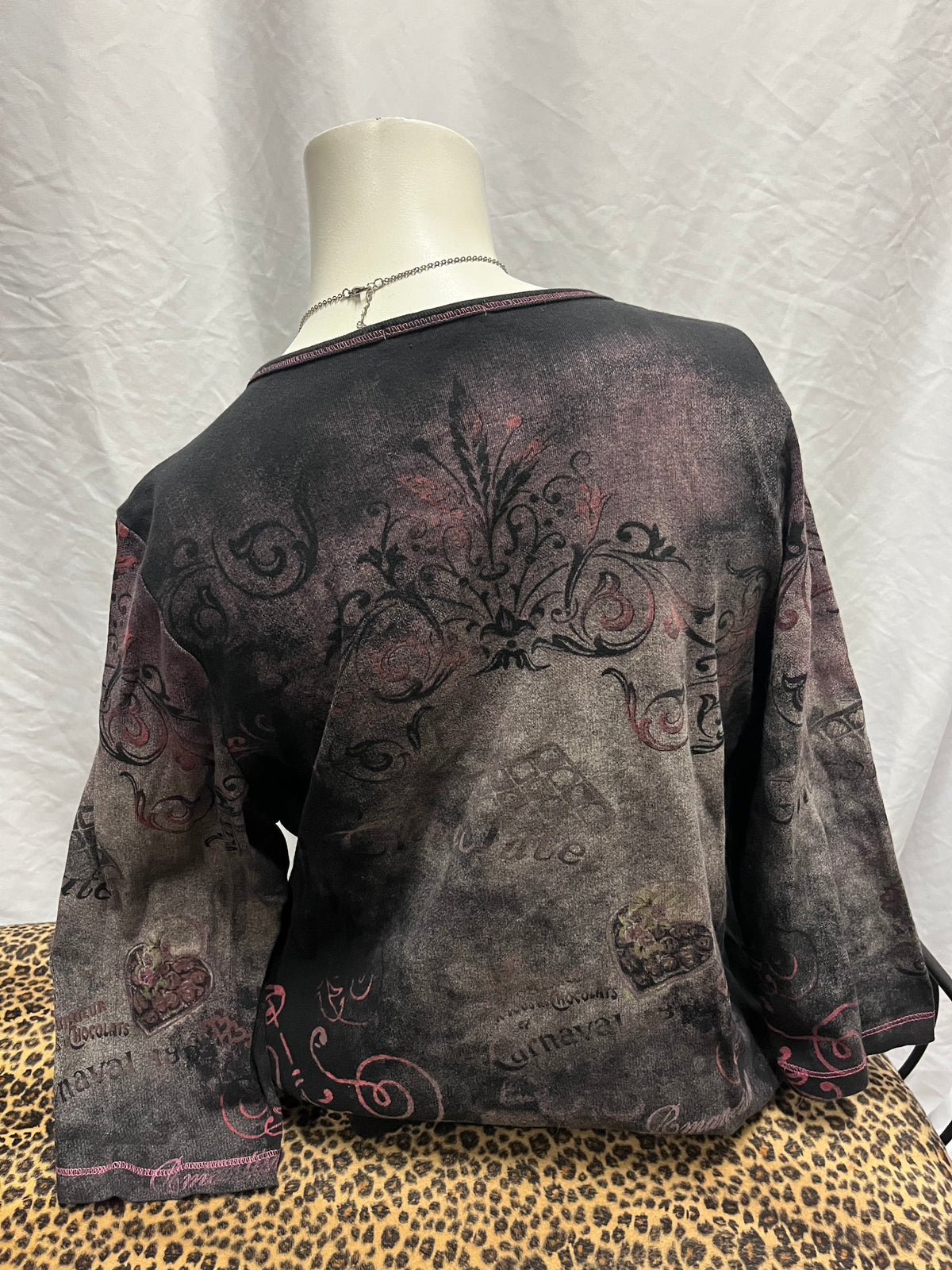 XL - Jess & Jane Y2K Chocolate Rhinestone Graphic Top
