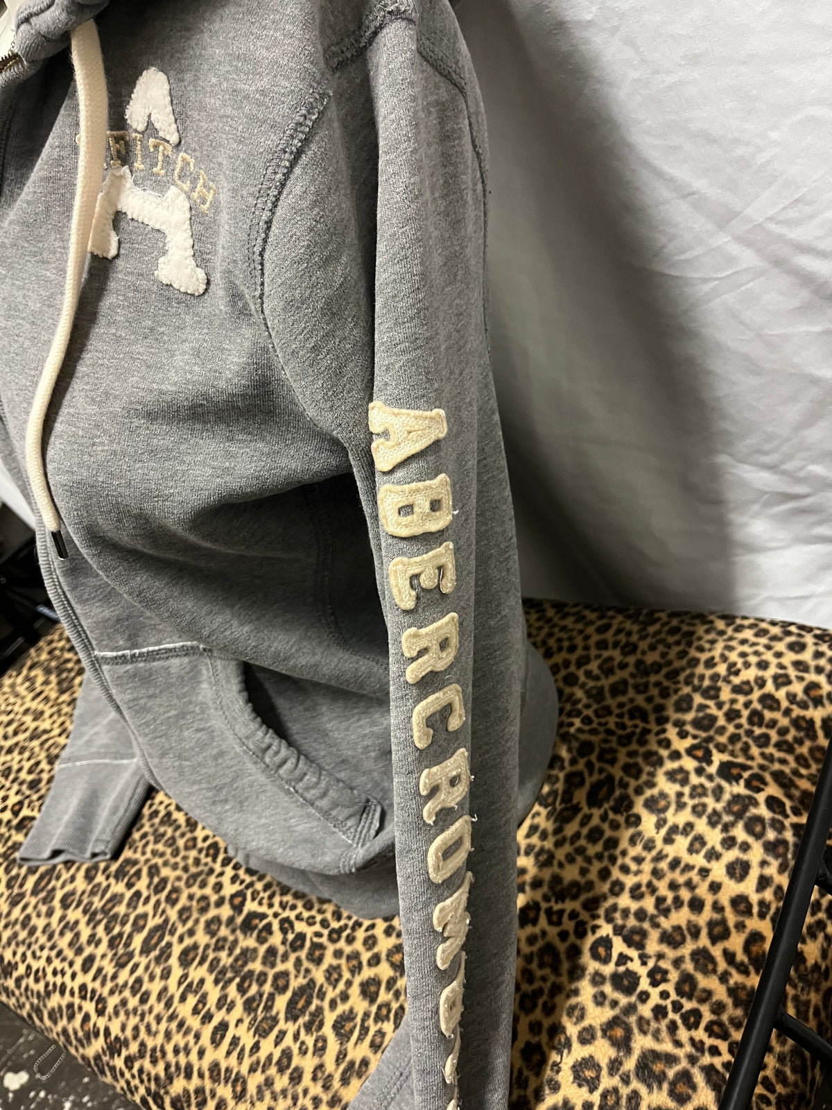 M/L - Abercrombie & Fitch Y2K Grey Zip Hoodie