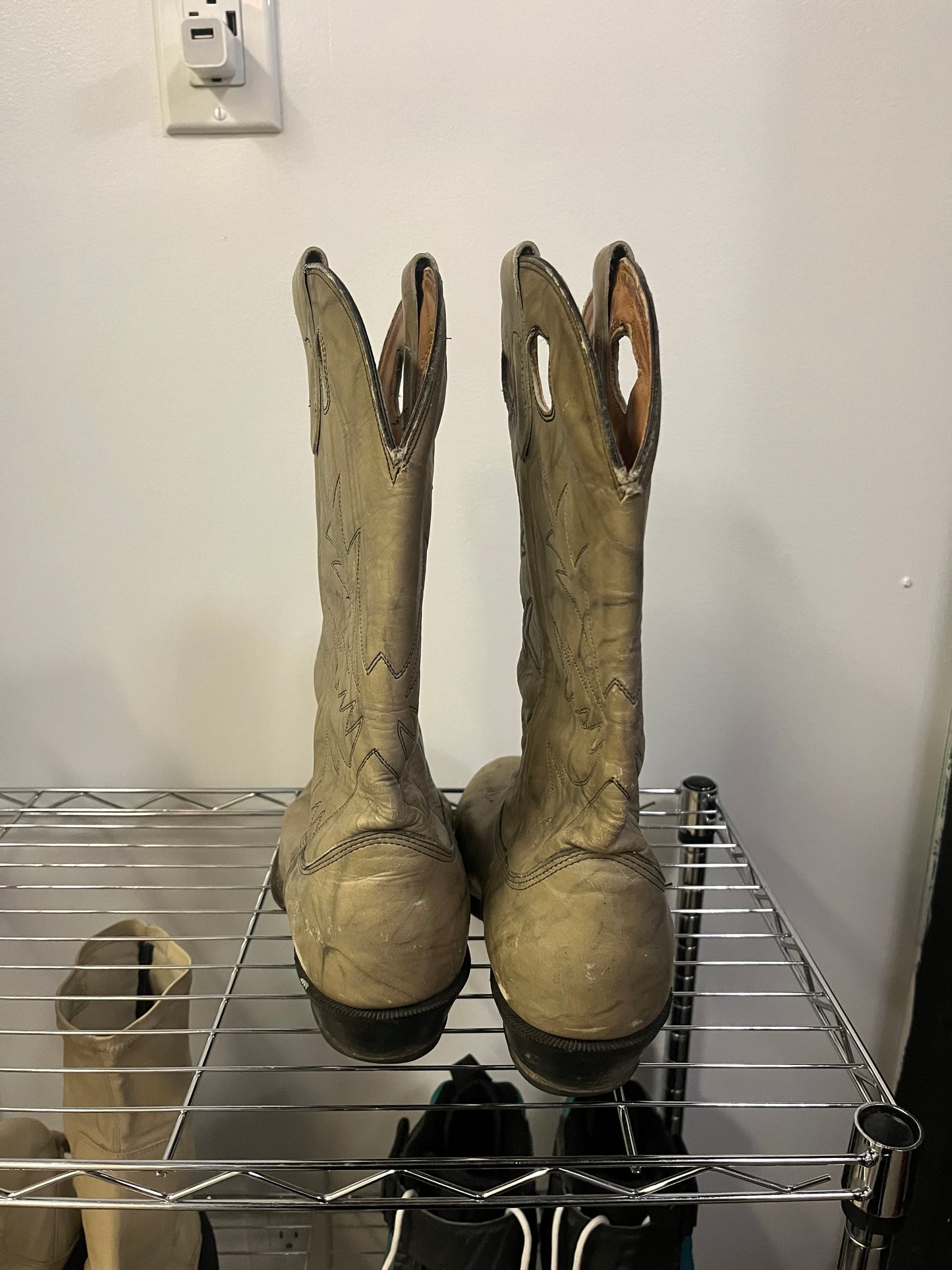 Men's 9.5 - Vintage Beige Cowboy Boot