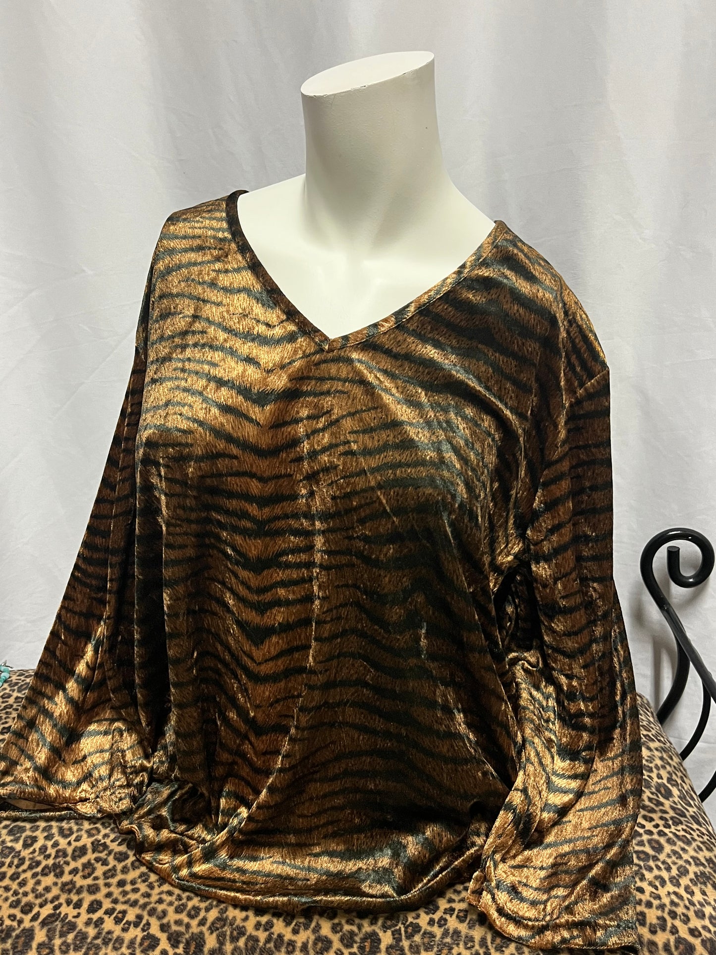 XXL - Addition Elle Velour Animal Print Blouse