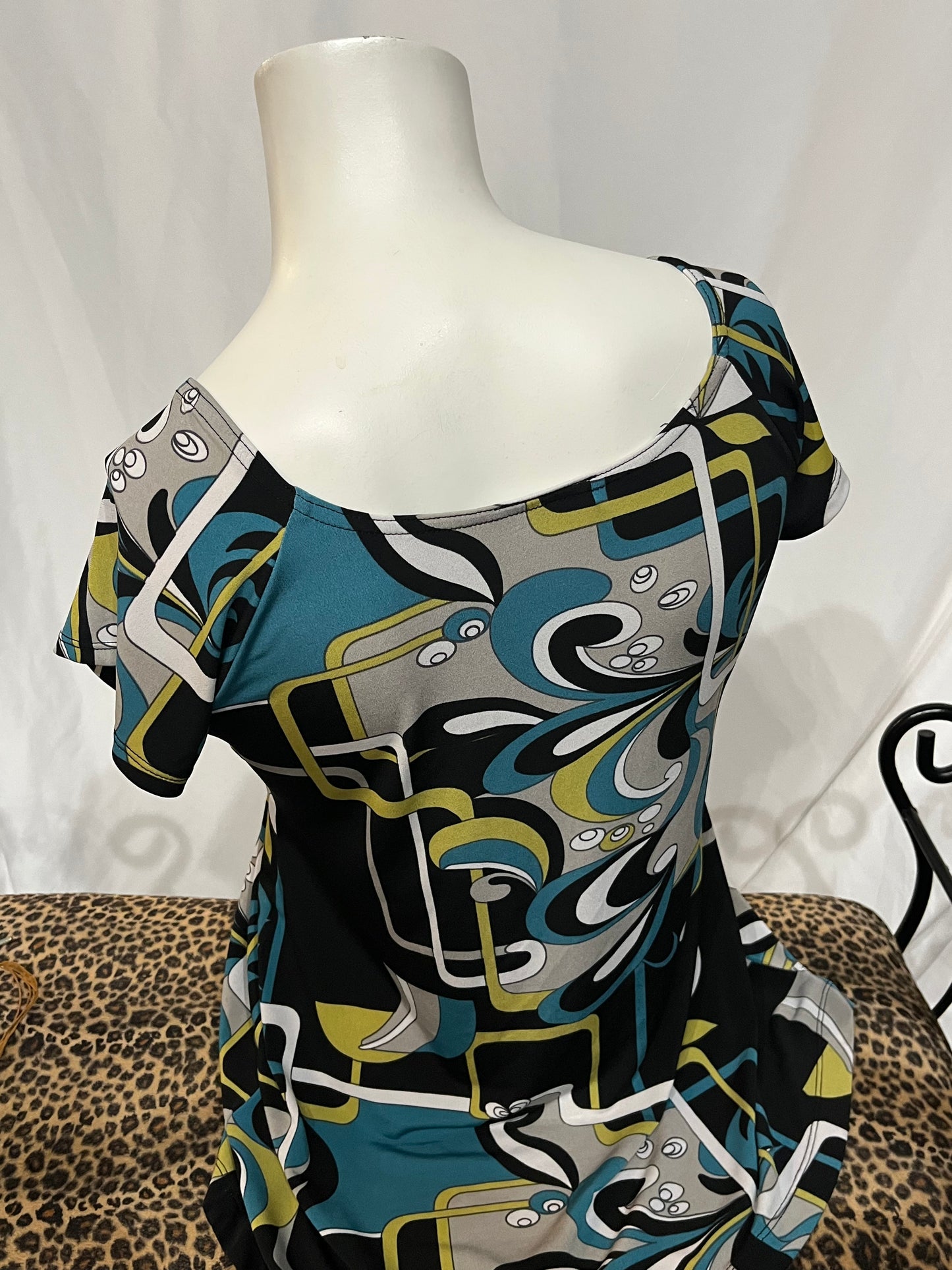 M/L - Ricki's 2000s Patterned Buckle Blouse