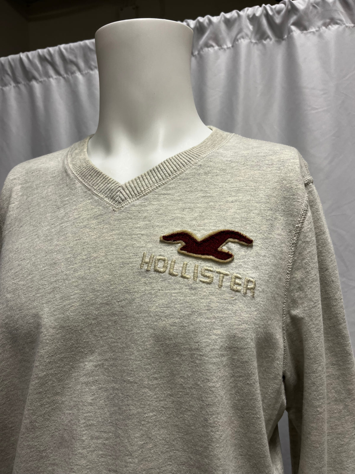 XL - Hollister Y2K Patch Logo V-Neck Sweater