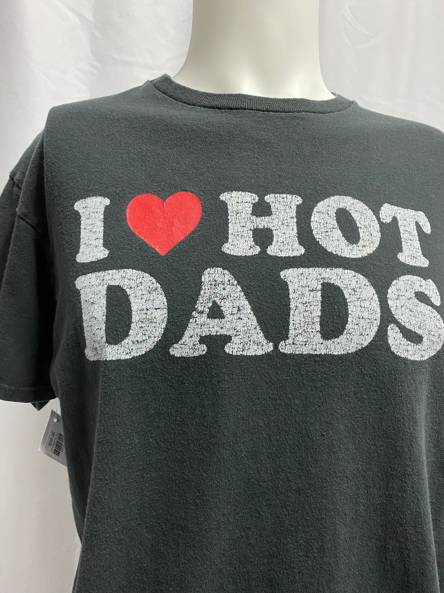 M - I Heart Hot Dads Graphic Tee