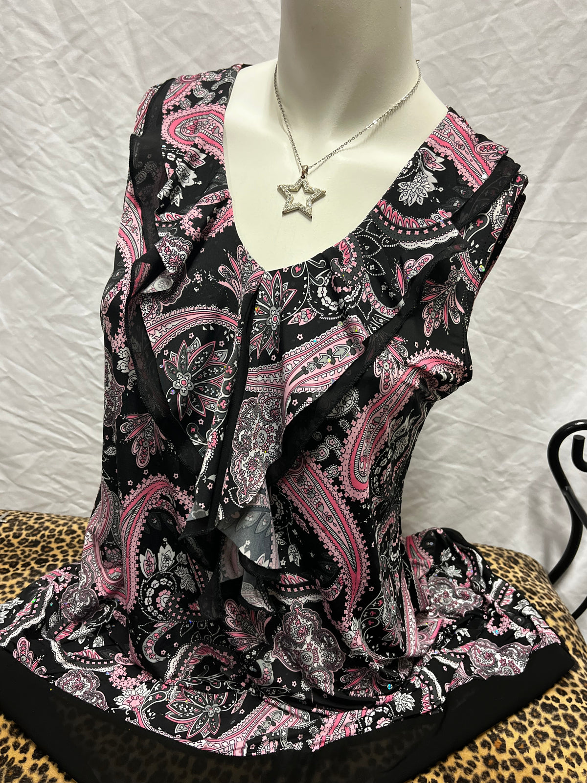 M - Dressbarn Y2K Pink Paisley Sequin Top
