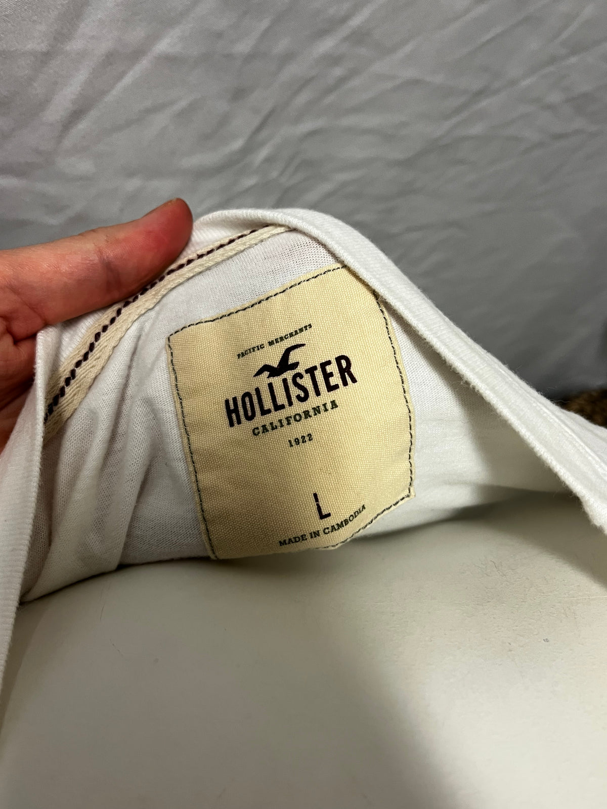 L - Hollister 2000s White Applique Long Sleeve Top