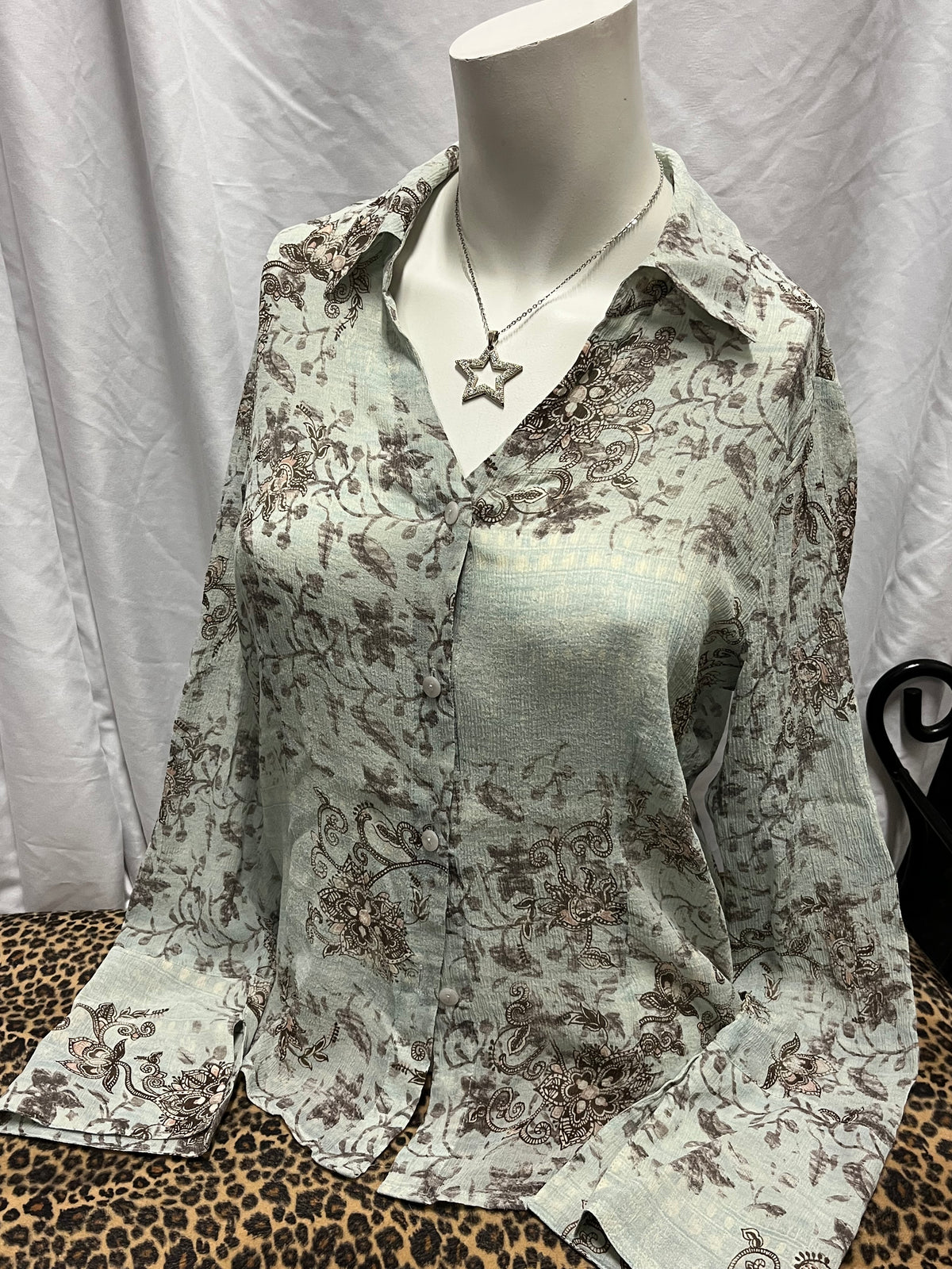 L - Caslon 2000s Floral Sheer Button Blouse