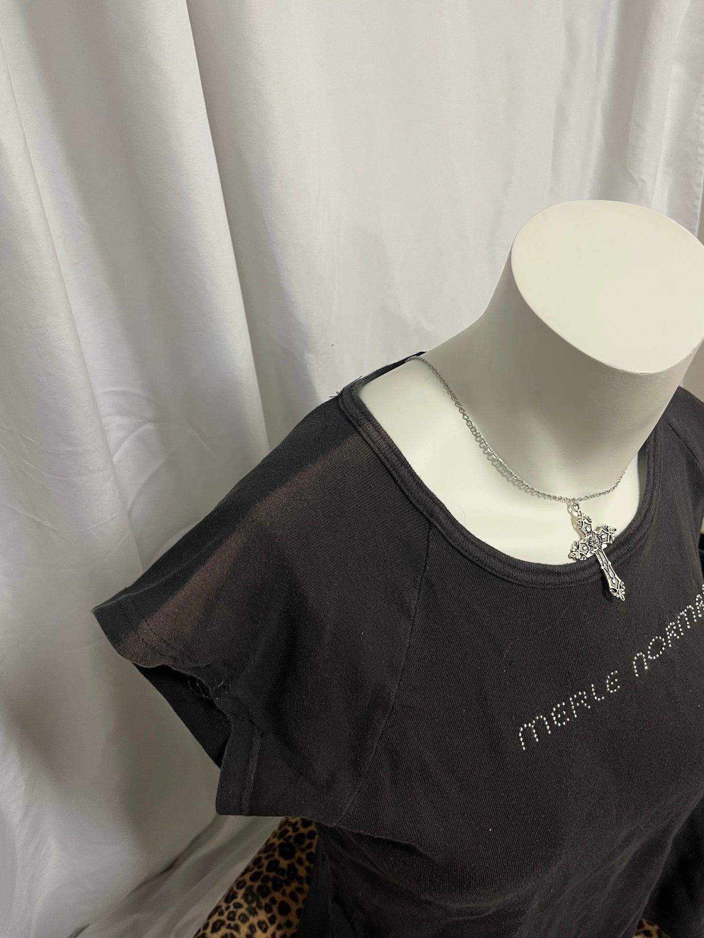 M - Merle Norman 90s Sun Bleached Baby Tee