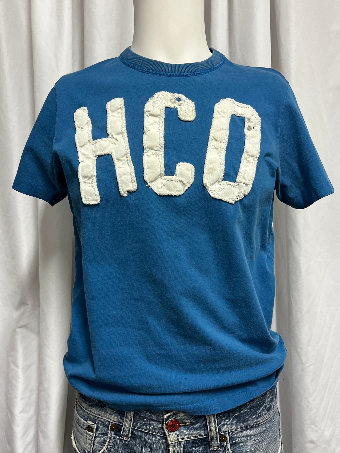 M - Hollister HCO Applique Blue Tee