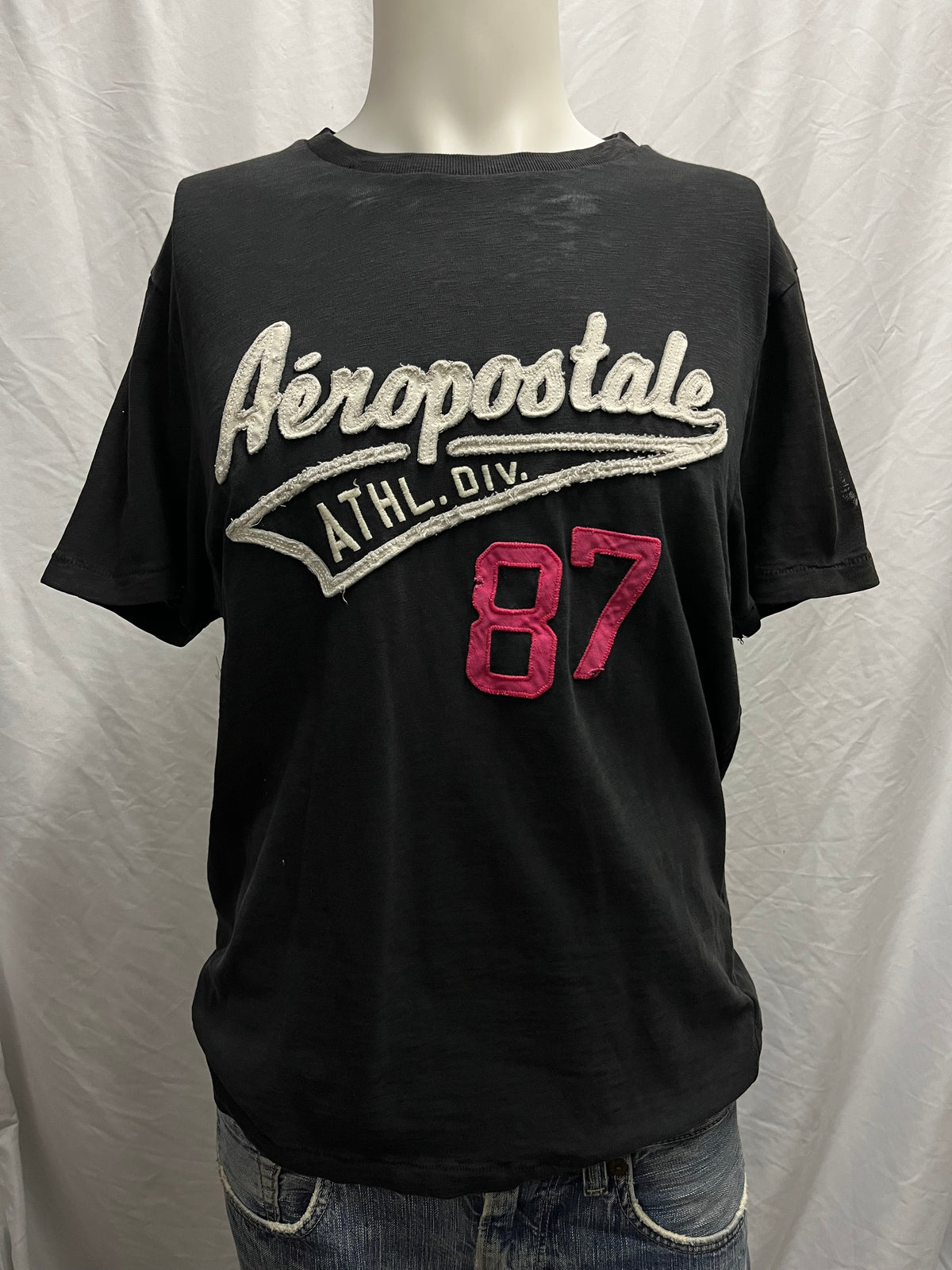 M/L - Aeropostale Y2K Black + Pink Applique Tee