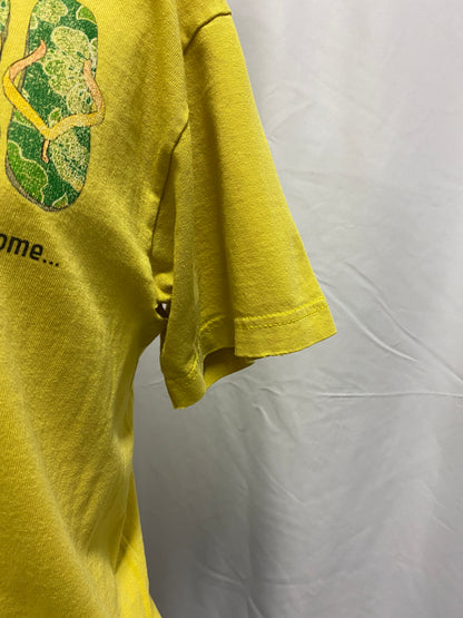 M - Maui 90s Flip Flop Graphic Tee