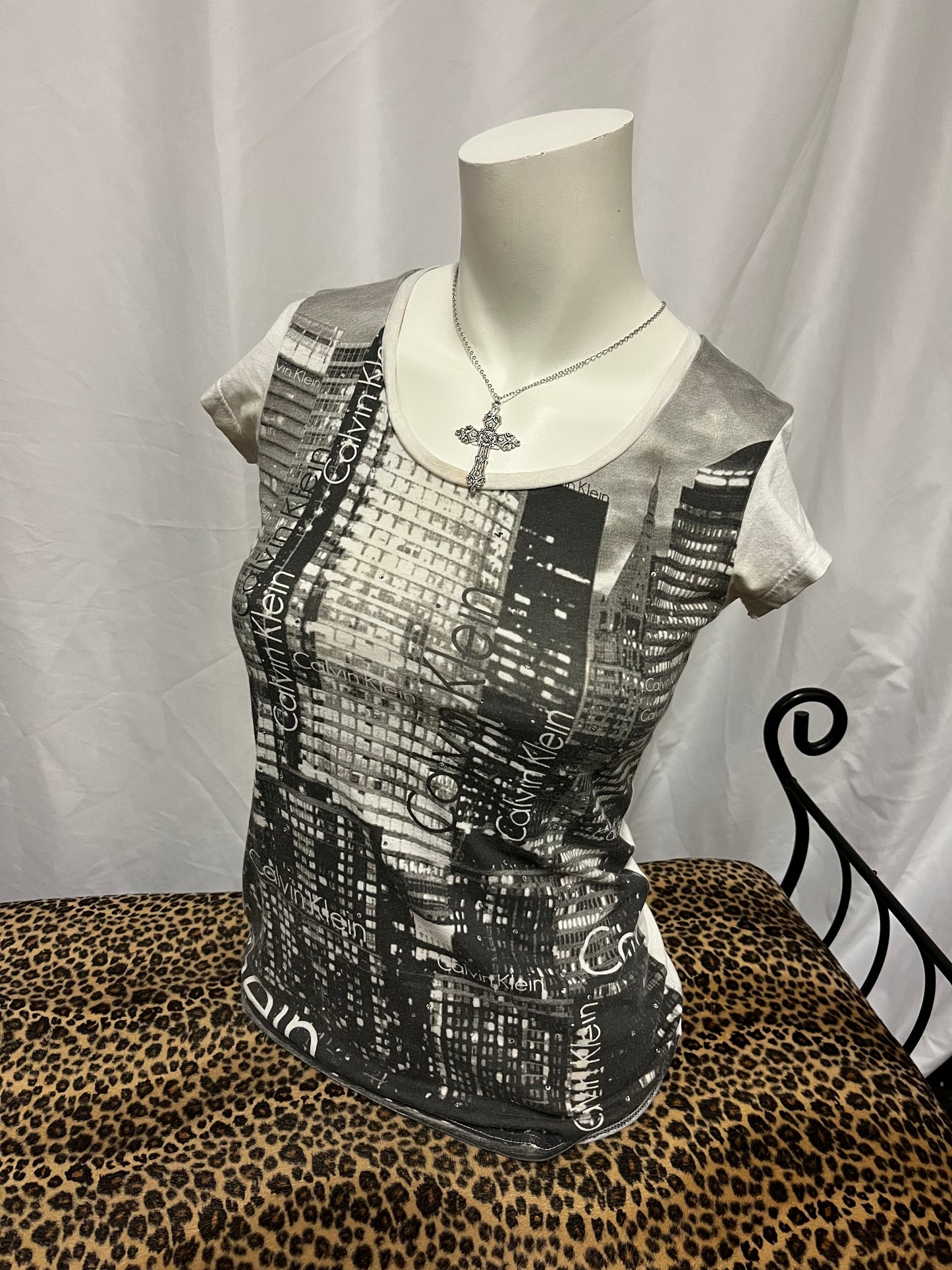 XS - Calvin Klein Cityscape Graphic Top
