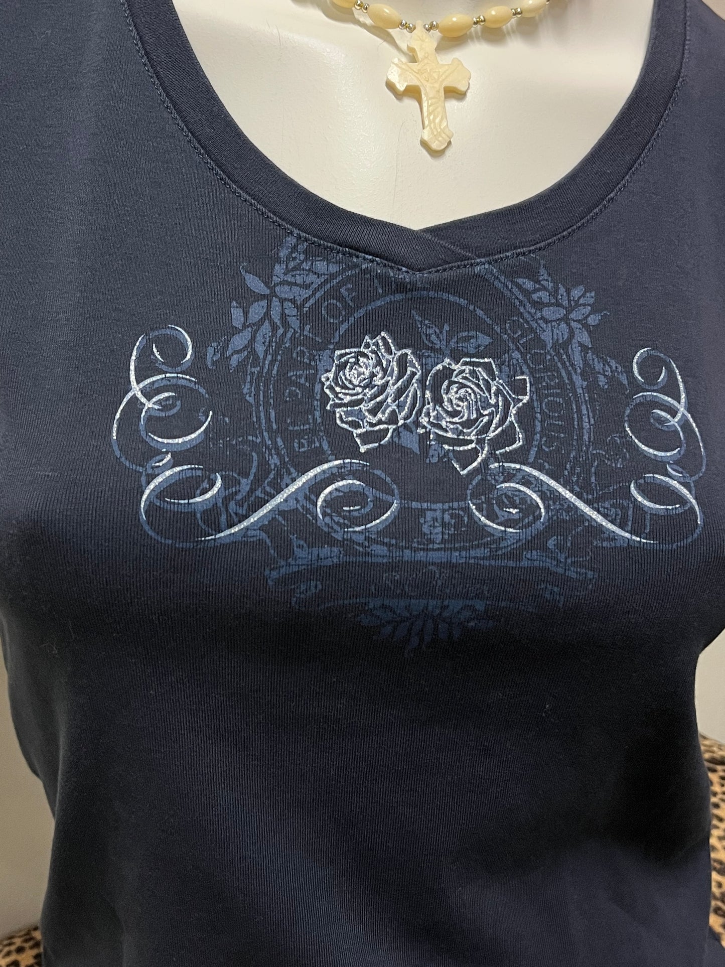 S - Rose Y2K V-Neck Graphic Top