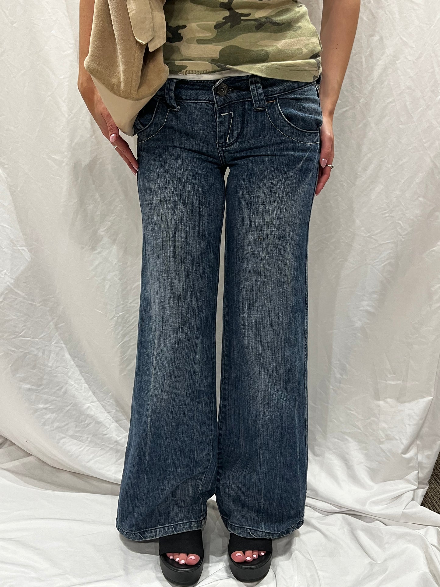 SZ 3 - Bongo Y2K Bell Bottom Low Rise Jeans