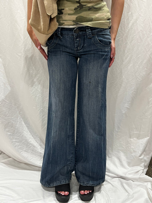 SZ 3 - Bongo Y2K Bell Bottom Low Rise Jeans