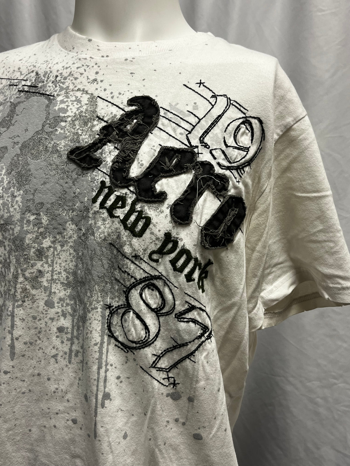 L - Aeropostale Y2K Applique Gothic Graphic Tee
