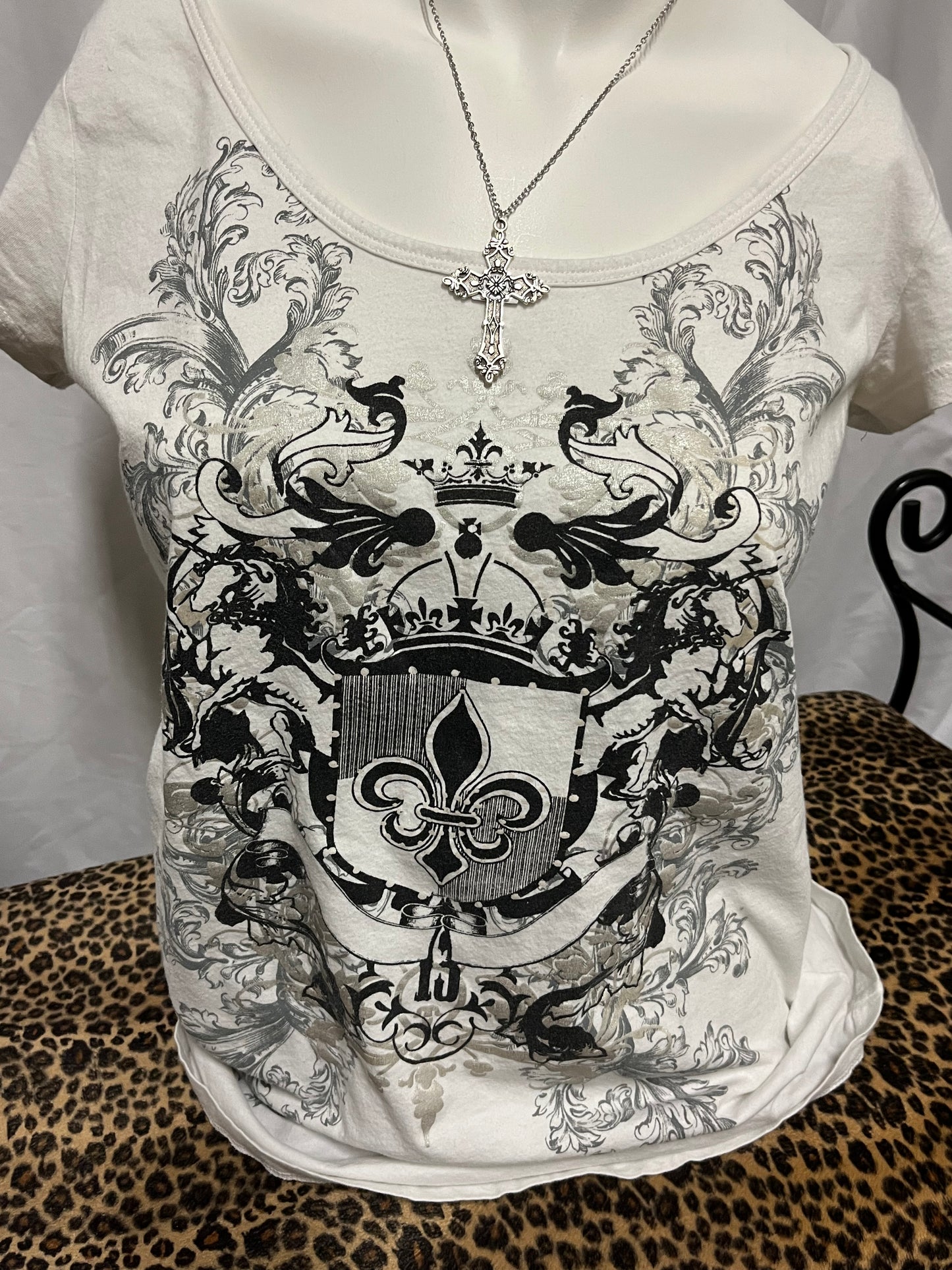 L - Vanity 2000s White Graphic Top