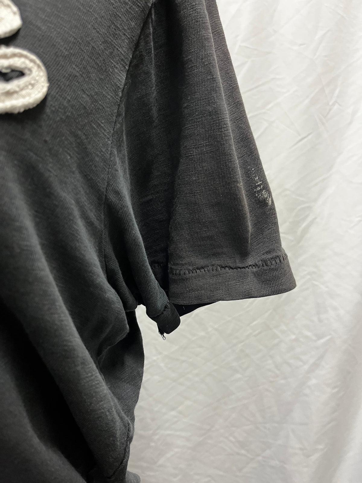 M/L - Aeropostale Y2K Black + Pink Applique Tee