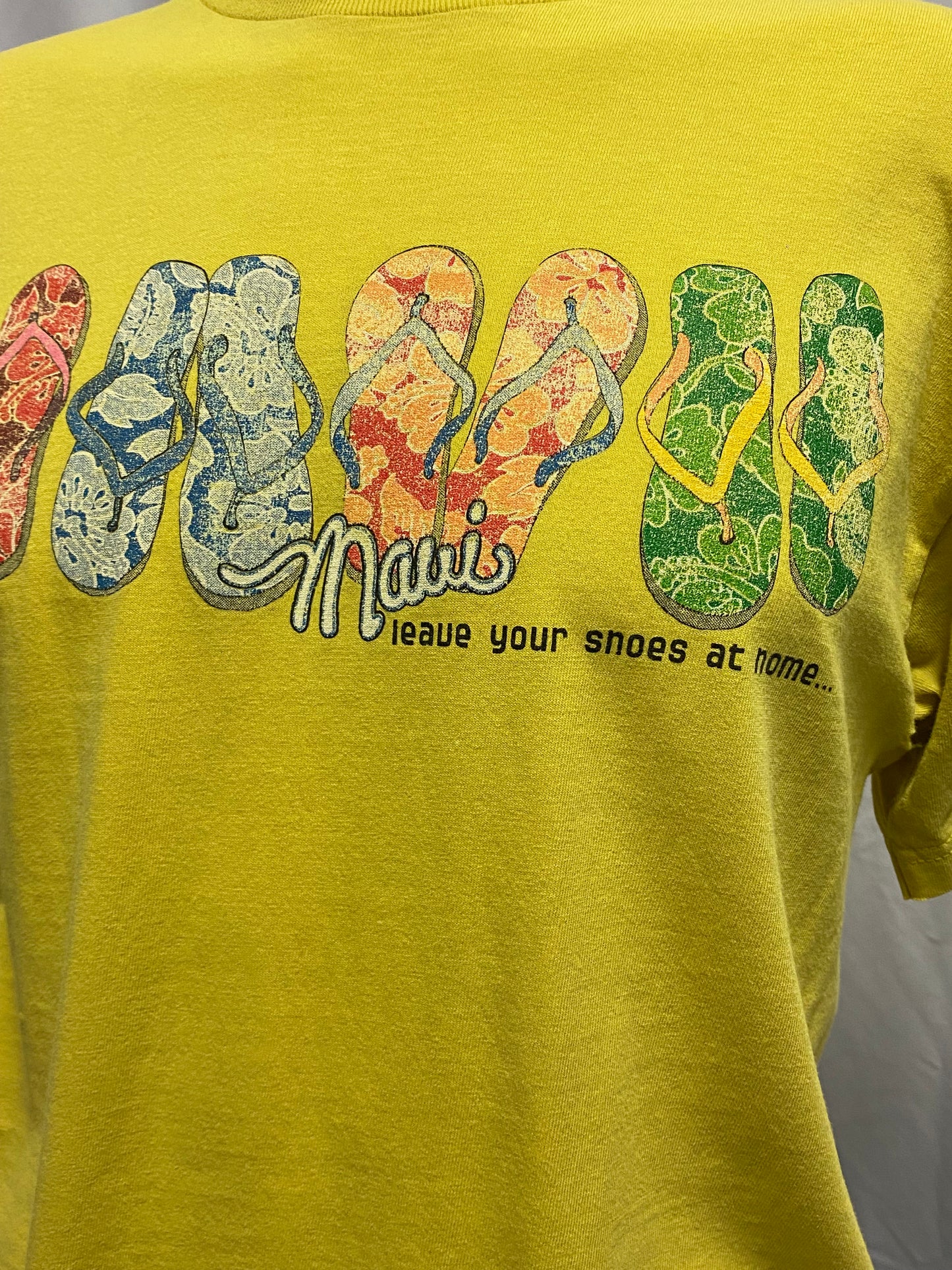 M - Maui 90s Flip Flop Graphic Tee