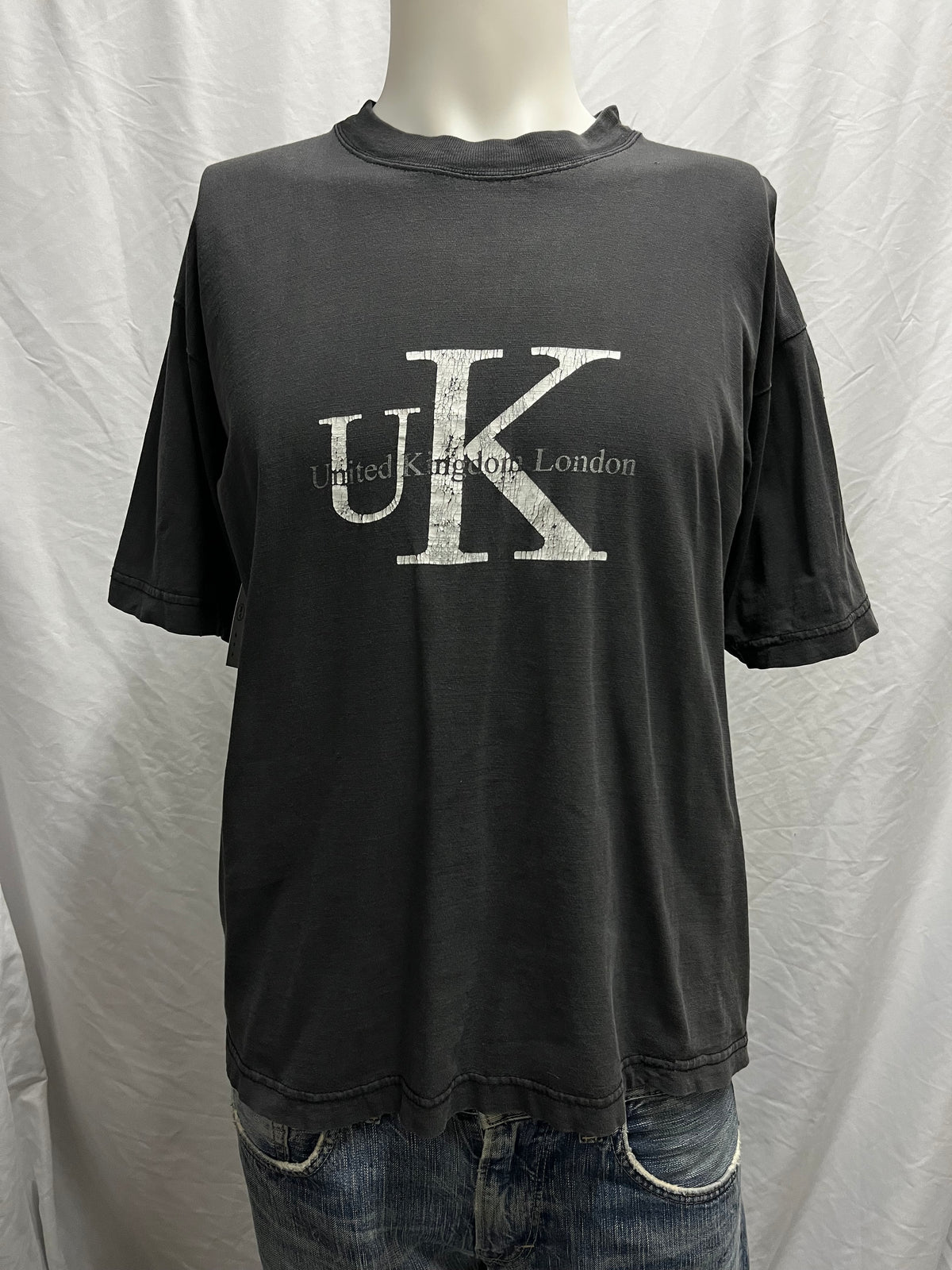 L - United Kingdom London 90s Graphic Tee