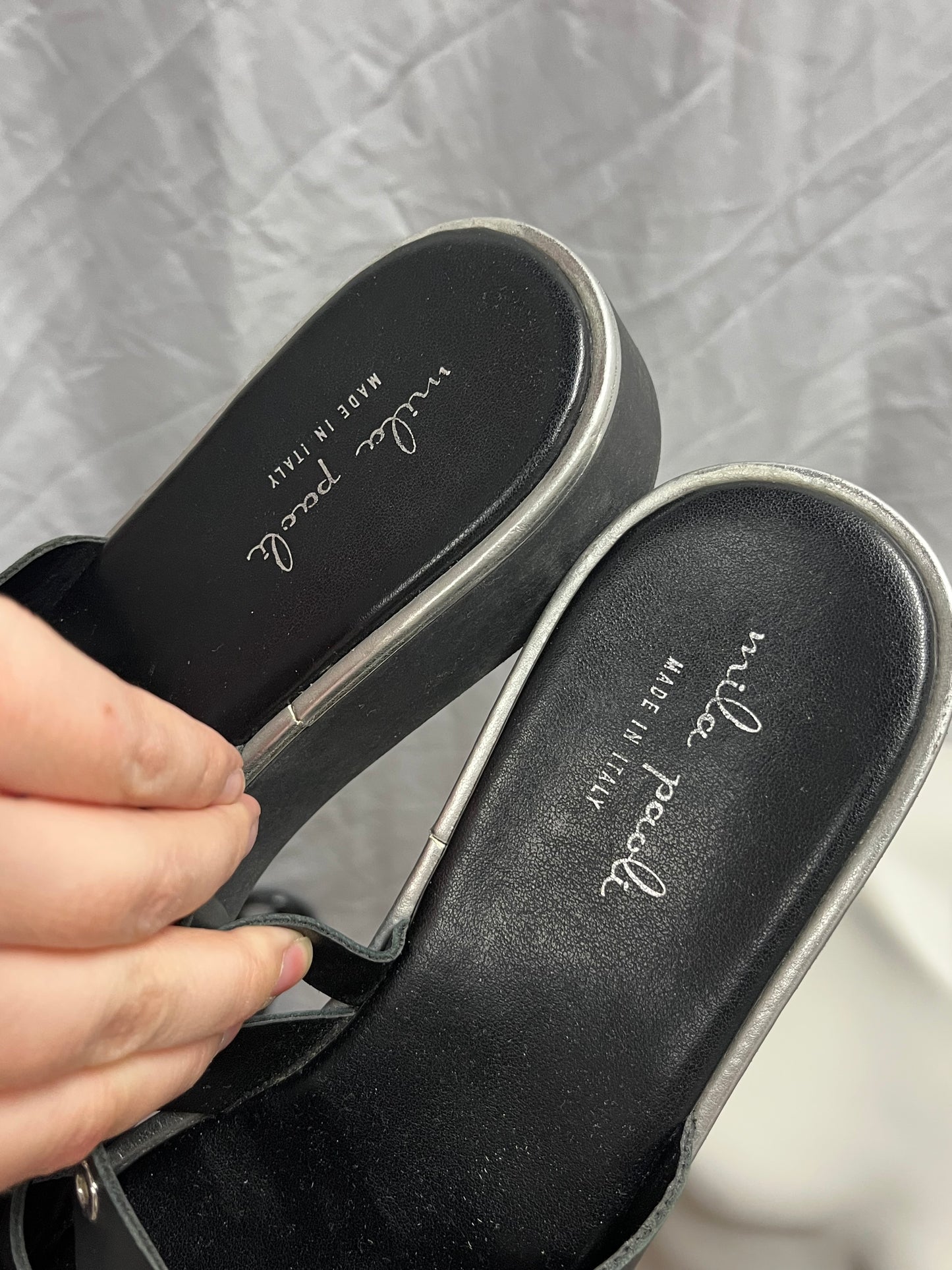 SZ 8 - Mila Paoli Grommet Detail Sandals