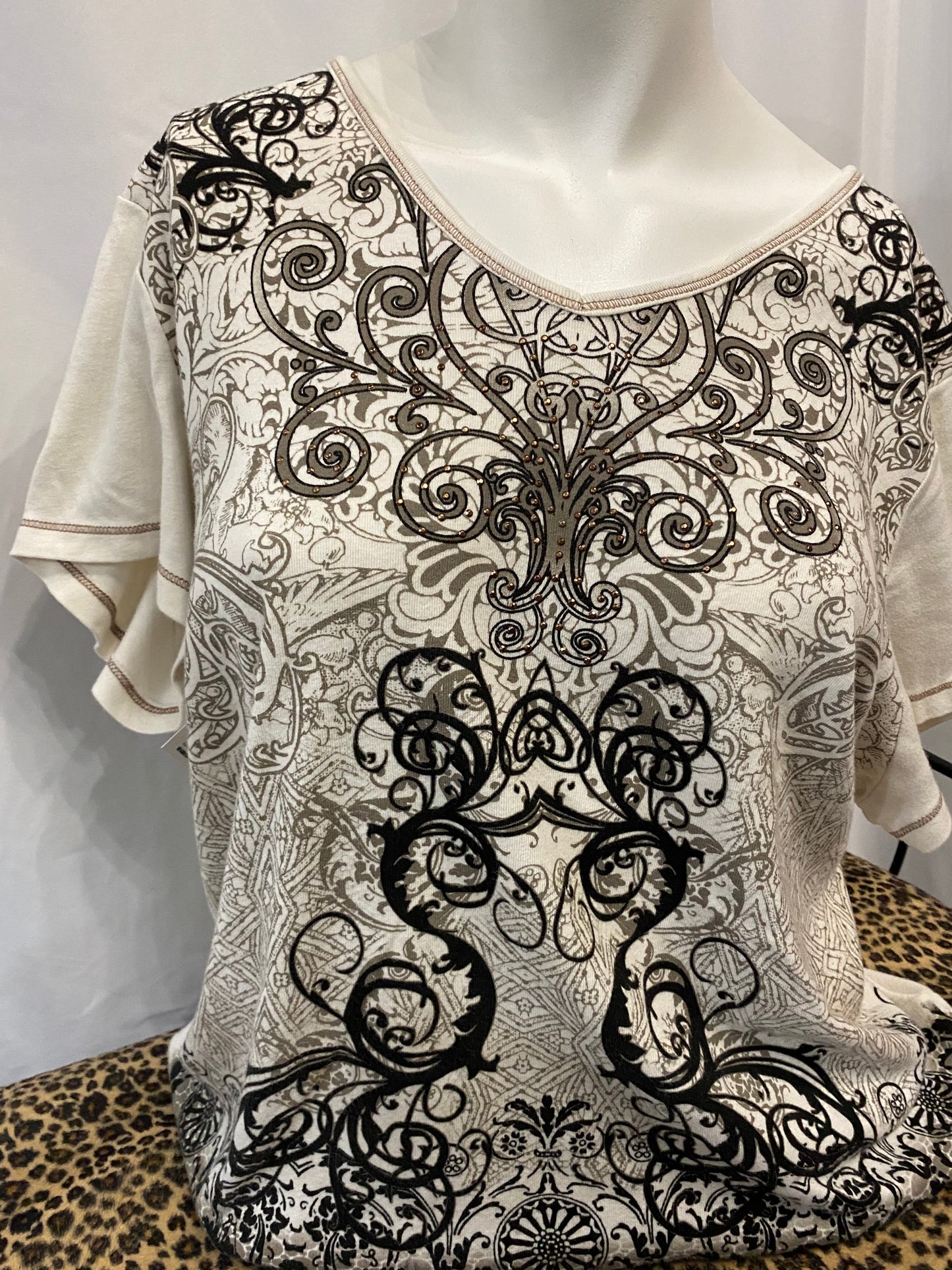 2XL - Dressbarn Studs Graphic Top