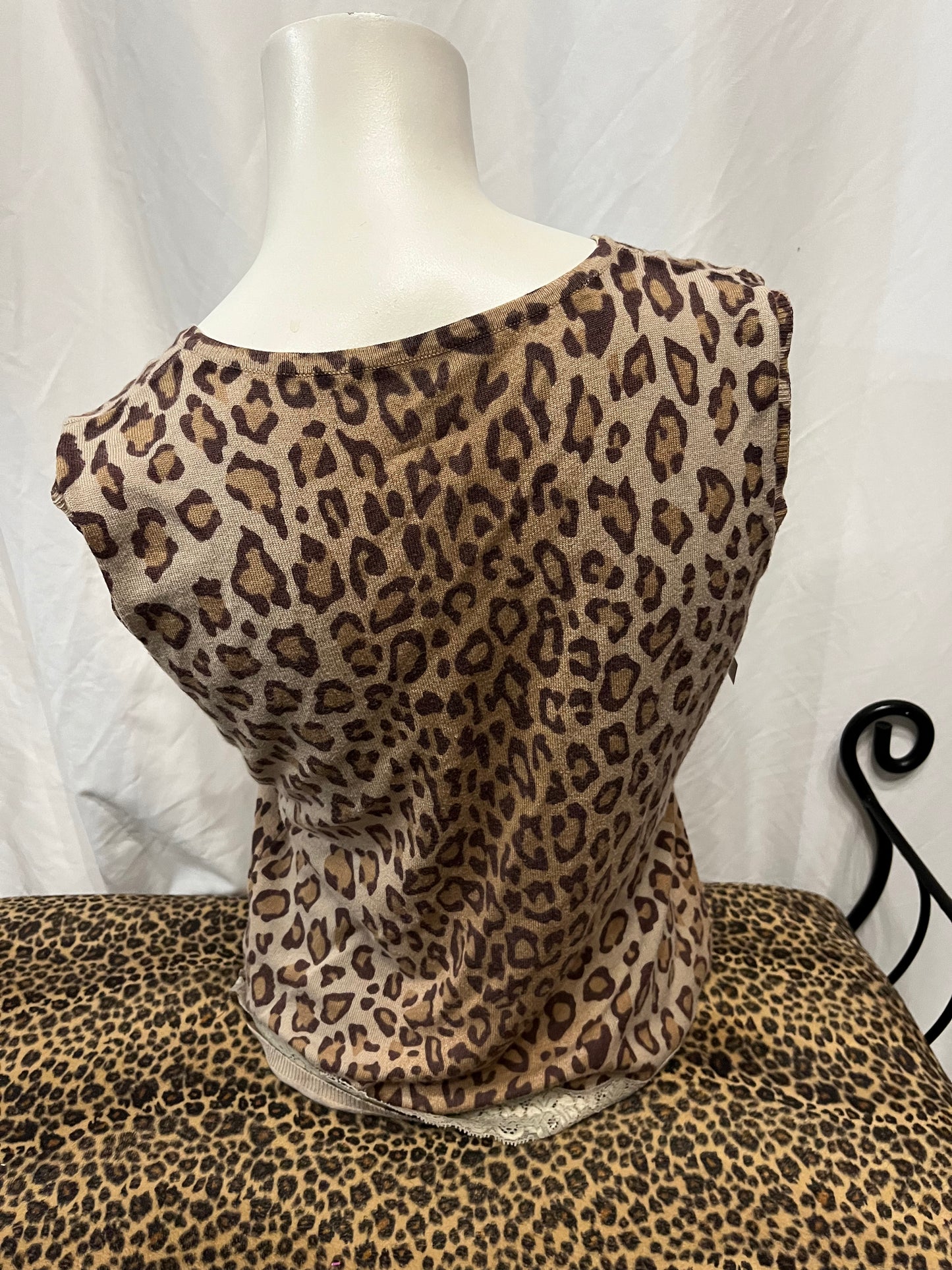 M/L - Leopard Knit Lace Trim Sleeveless Top