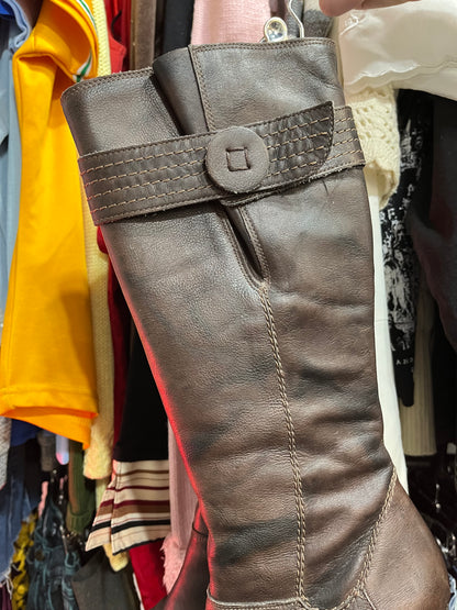 00s Brown Leather Belt Detail Heeled Boot