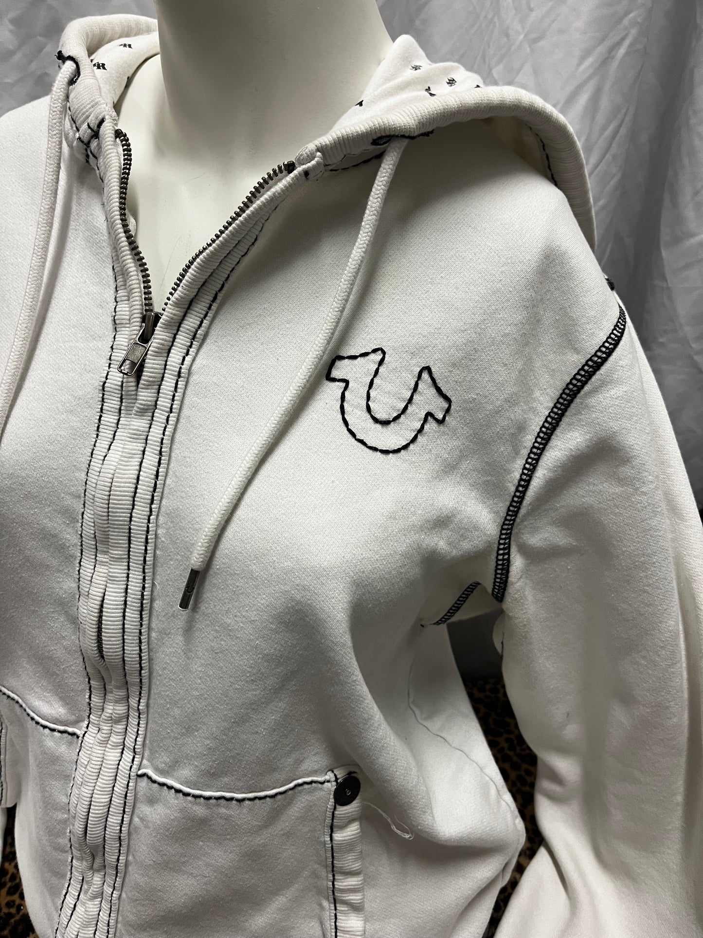 M/L - True Religion Contrast Stitch 2000s Hoodie