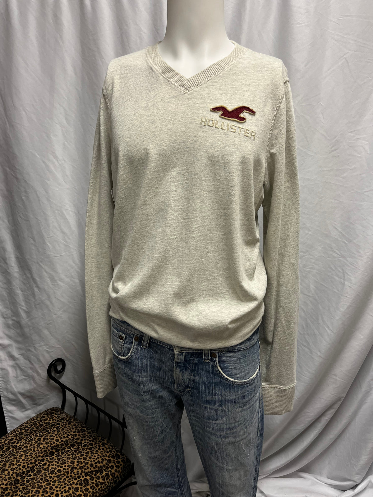 XL - Hollister Y2K Patch Logo V-Neck Sweater