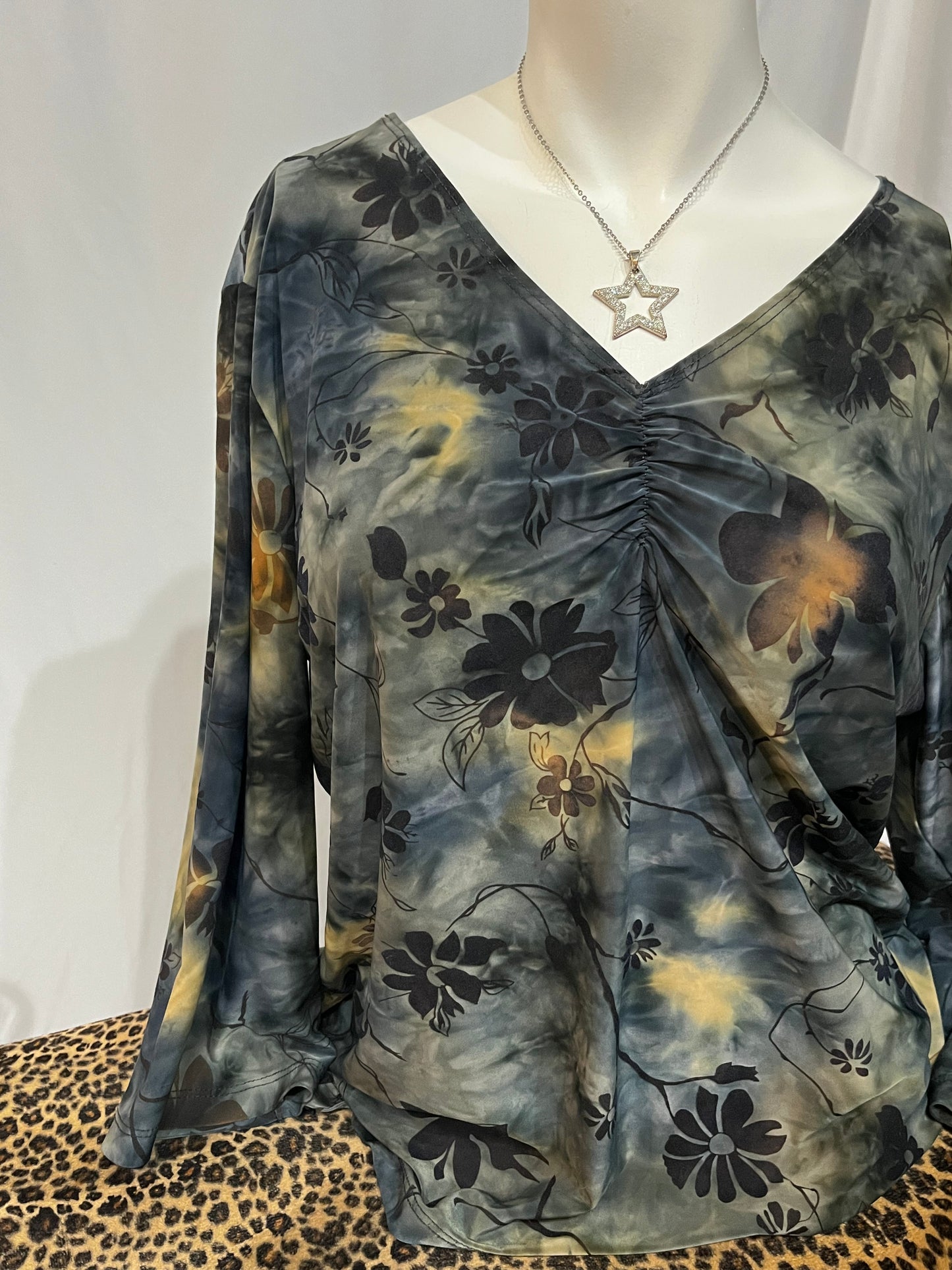 XL - Floral Patterned 90s Blouse Made In Canada
