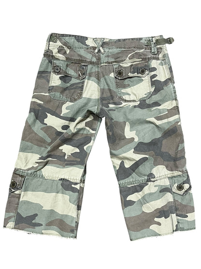 30" - Y2K Roxy Flared Camo Capri Pant