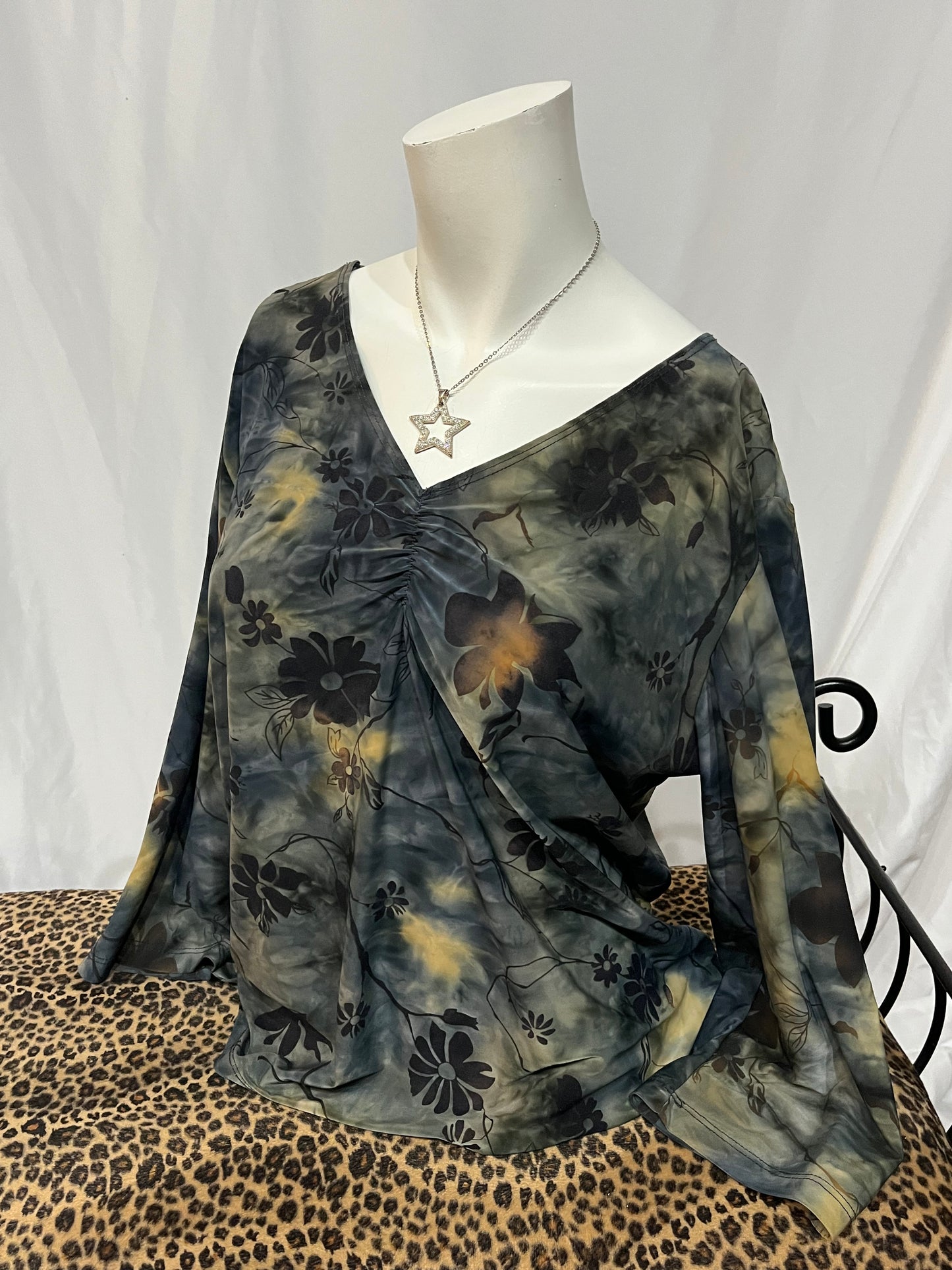 XL - Floral Patterned 90s Blouse Made In Canada